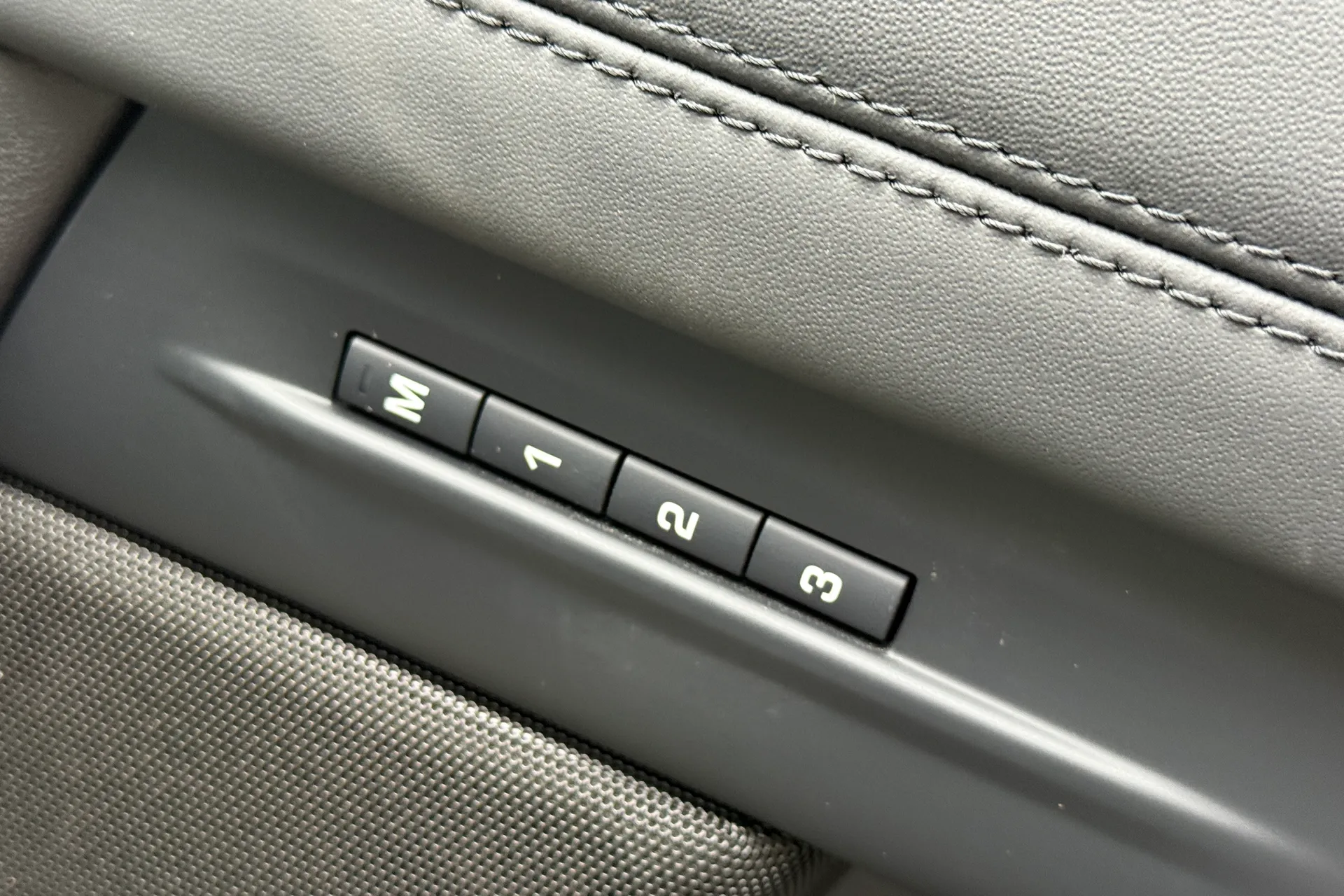 LAND ROVER RANGE ROVER EVOQUE thumbnail image number 51