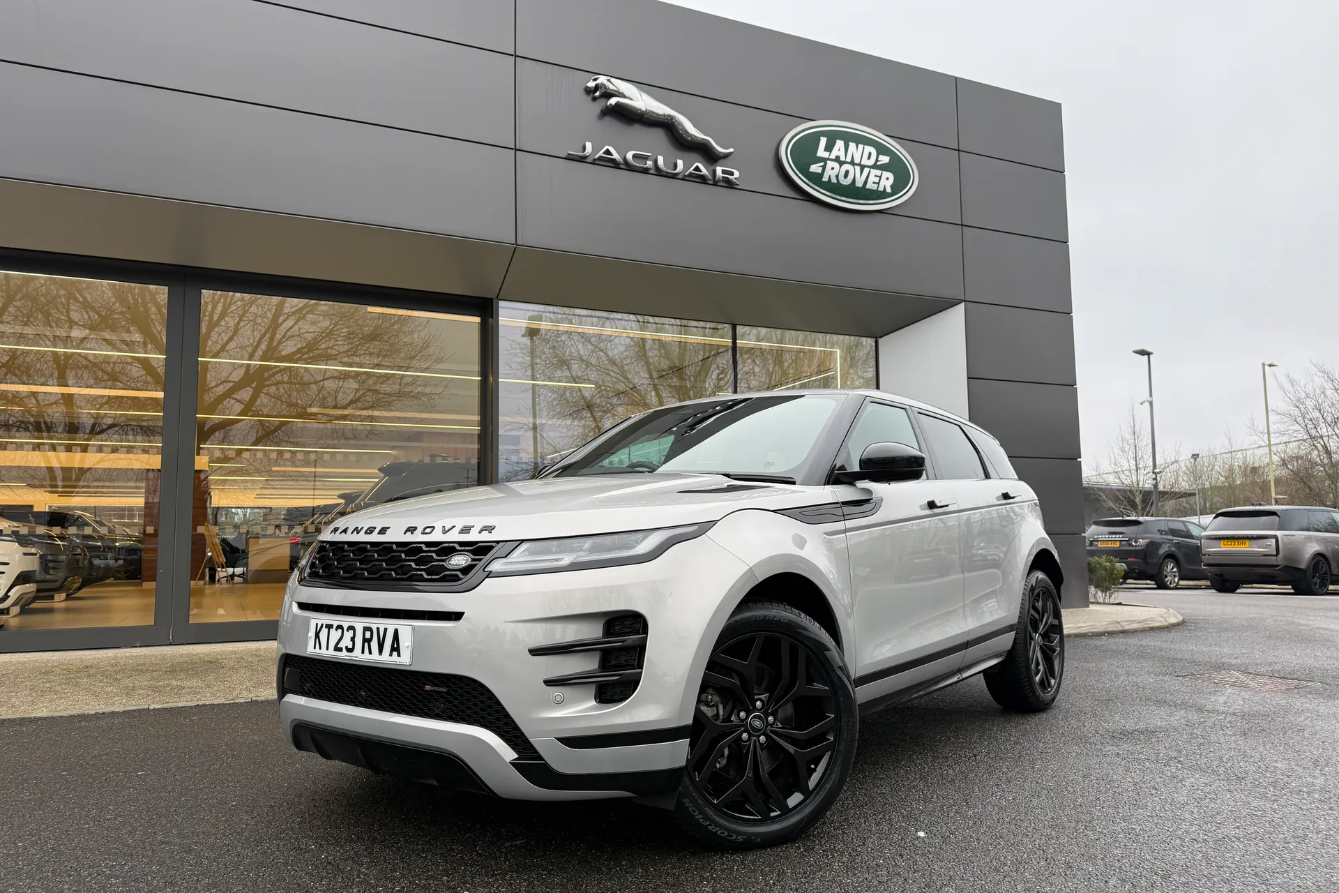 LAND ROVER RANGE ROVER EVOQUE focused image
