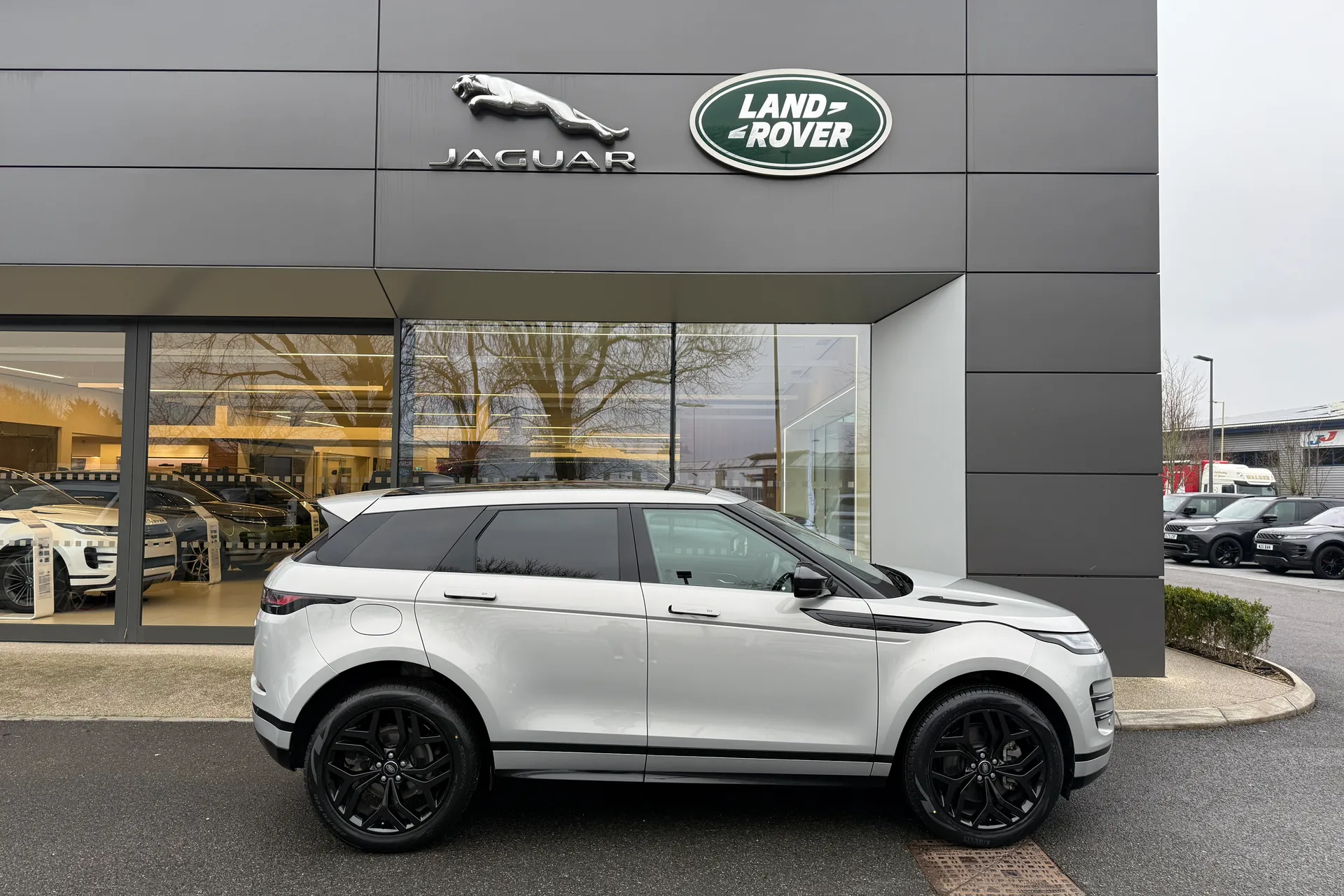 LAND ROVER RANGE ROVER EVOQUE thumbnail image number 2