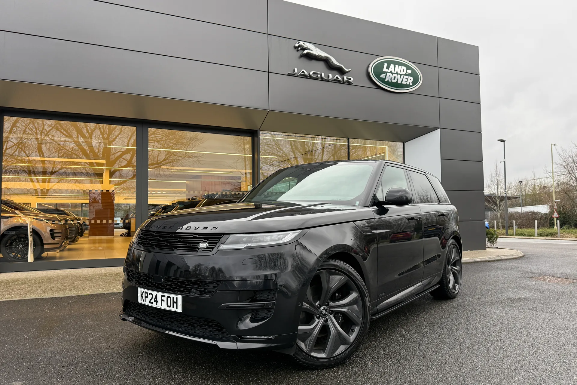 LAND ROVER RANGE ROVER SPORT focused image