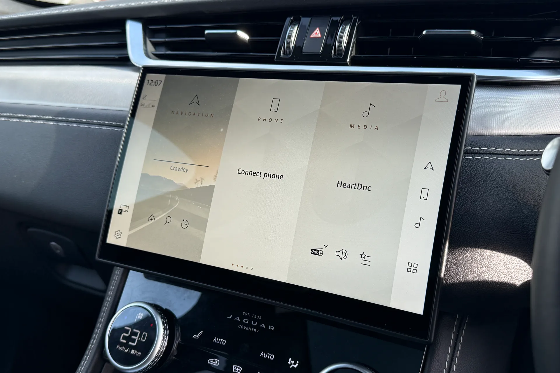 Jaguar F-PACE thumbnail image number 35