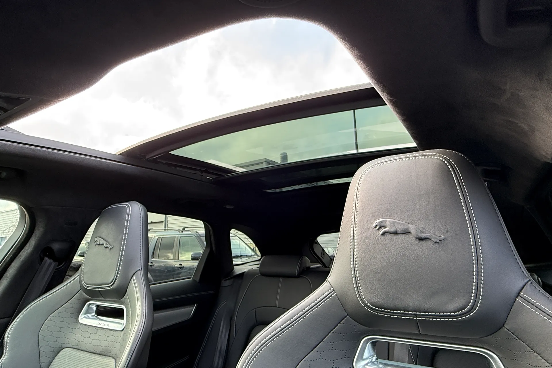 Jaguar F-PACE thumbnail image number 5