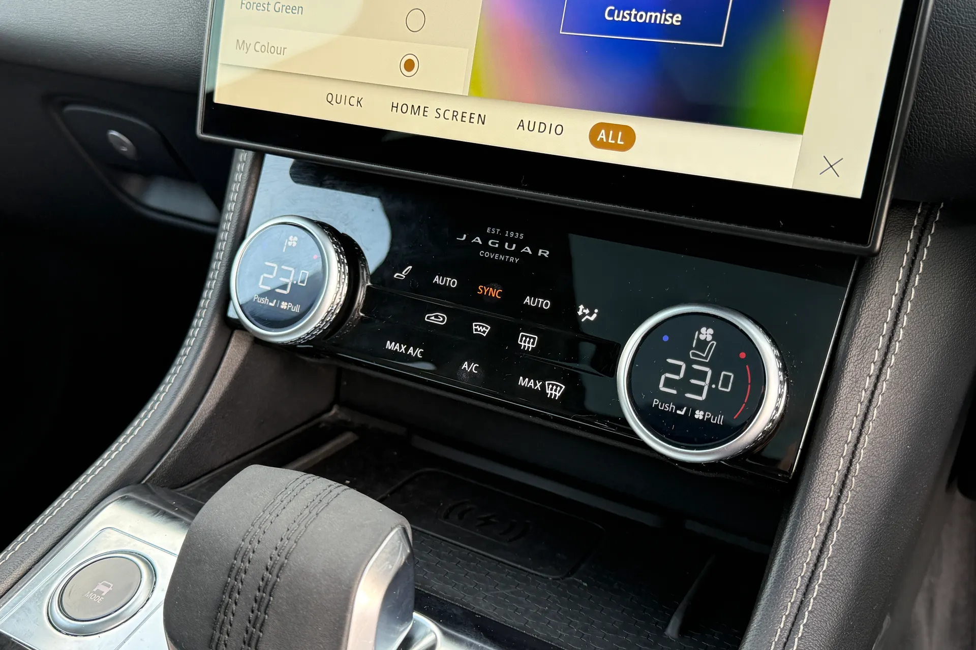 Jaguar F-PACE thumbnail image number 39