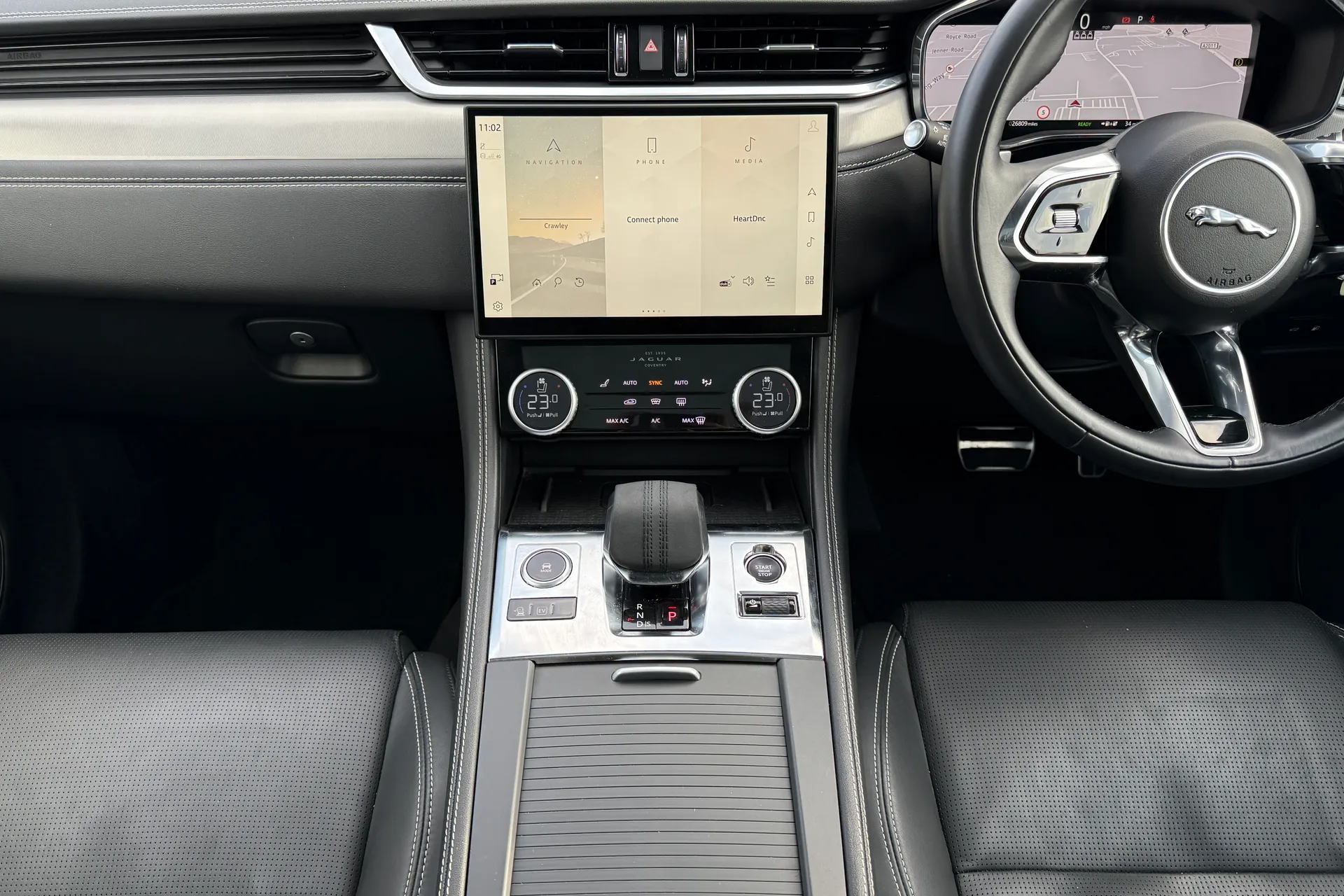 Jaguar F-PACE thumbnail image number 19