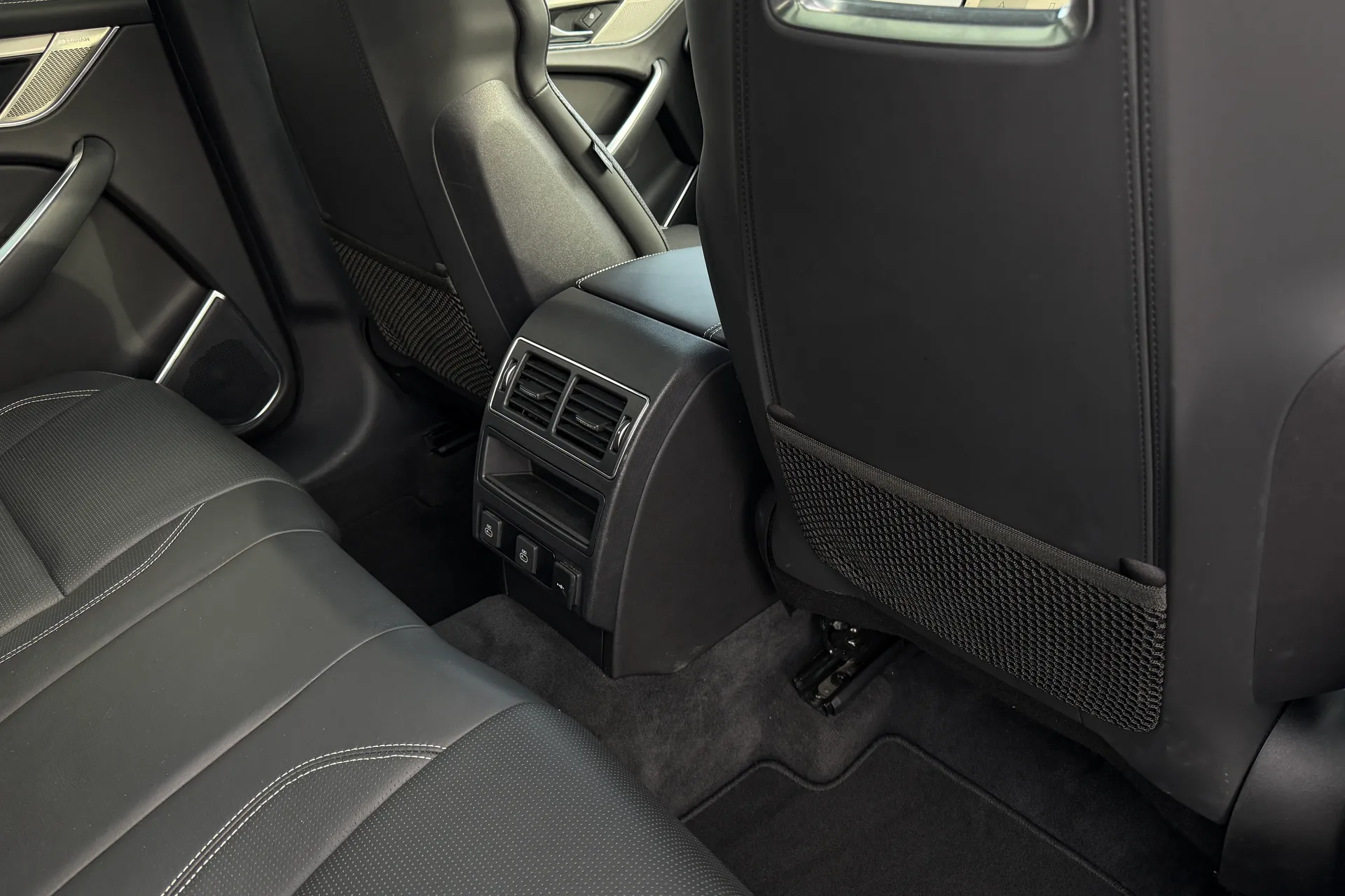 Jaguar F-PACE thumbnail image number 25