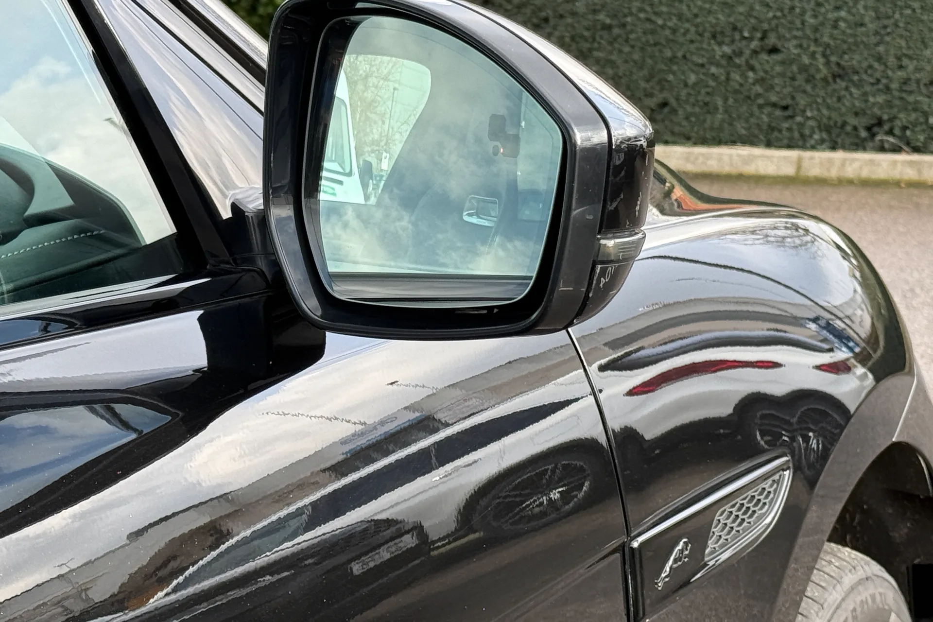 Jaguar F-PACE thumbnail image number 10