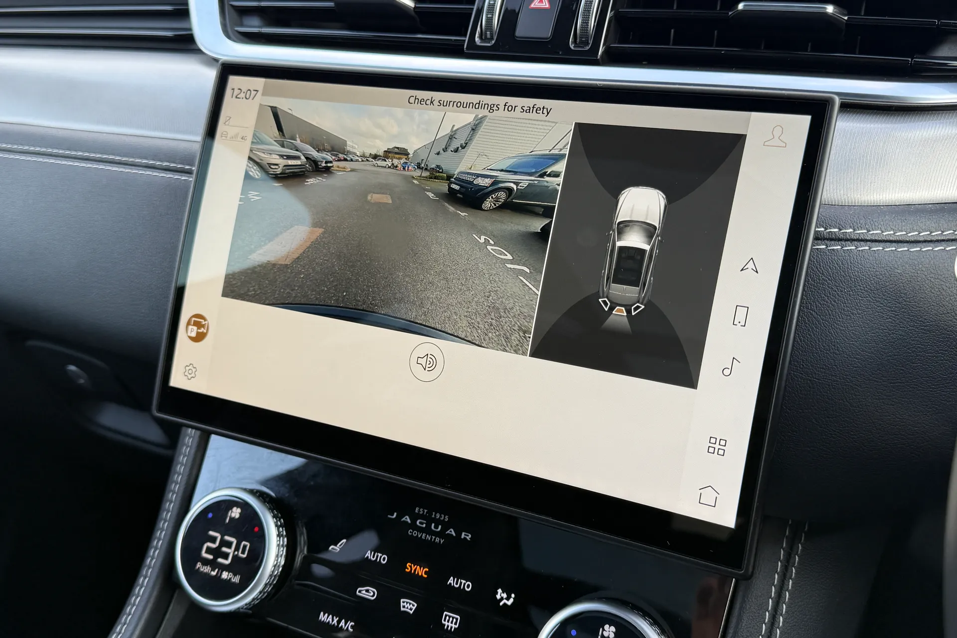 Jaguar F-PACE thumbnail image number 7