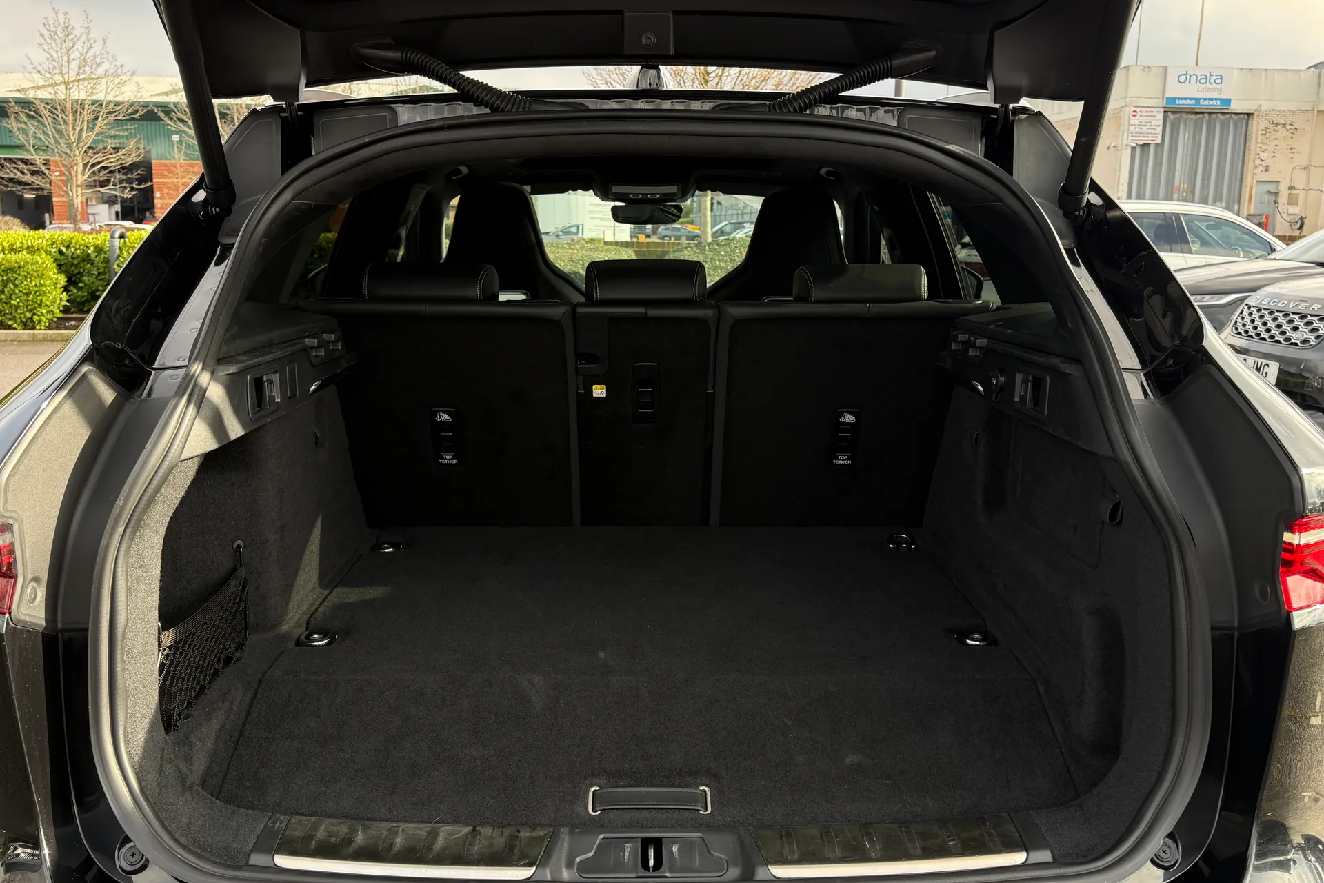 Jaguar F-PACE thumbnail image number 22