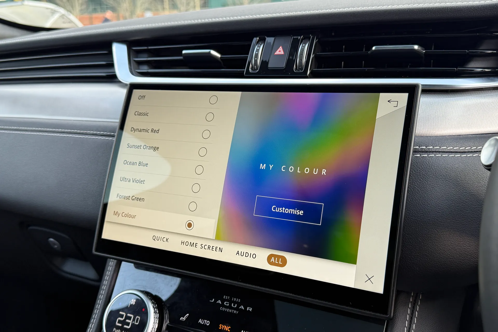 Jaguar F-PACE thumbnail image number 38