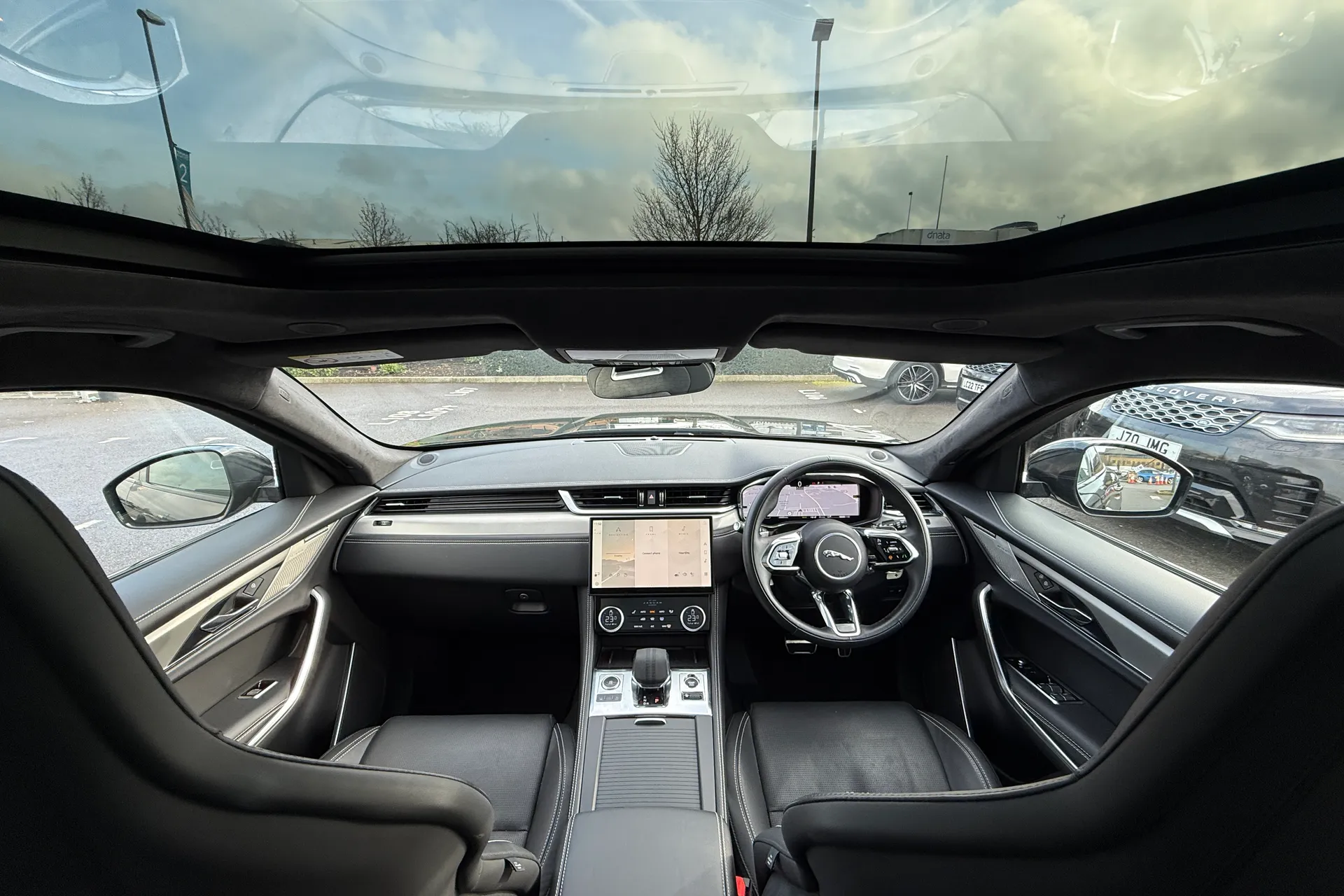 Jaguar F-PACE thumbnail image number 3