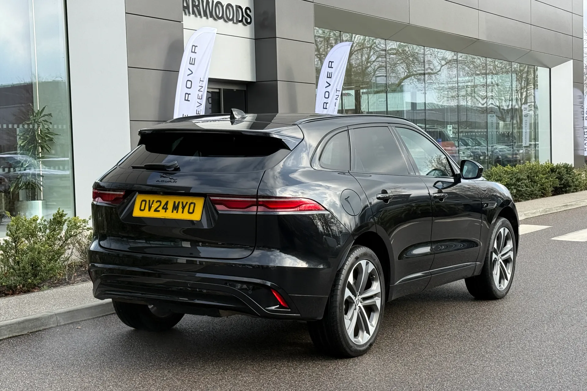 Jaguar F-PACE thumbnail image number 9