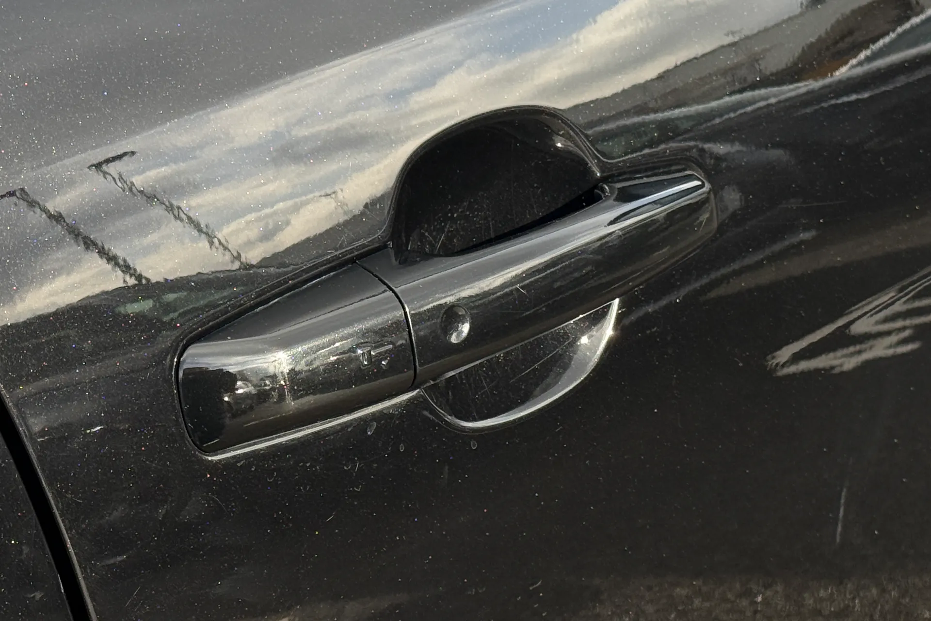 Jaguar F-PACE thumbnail image number 16