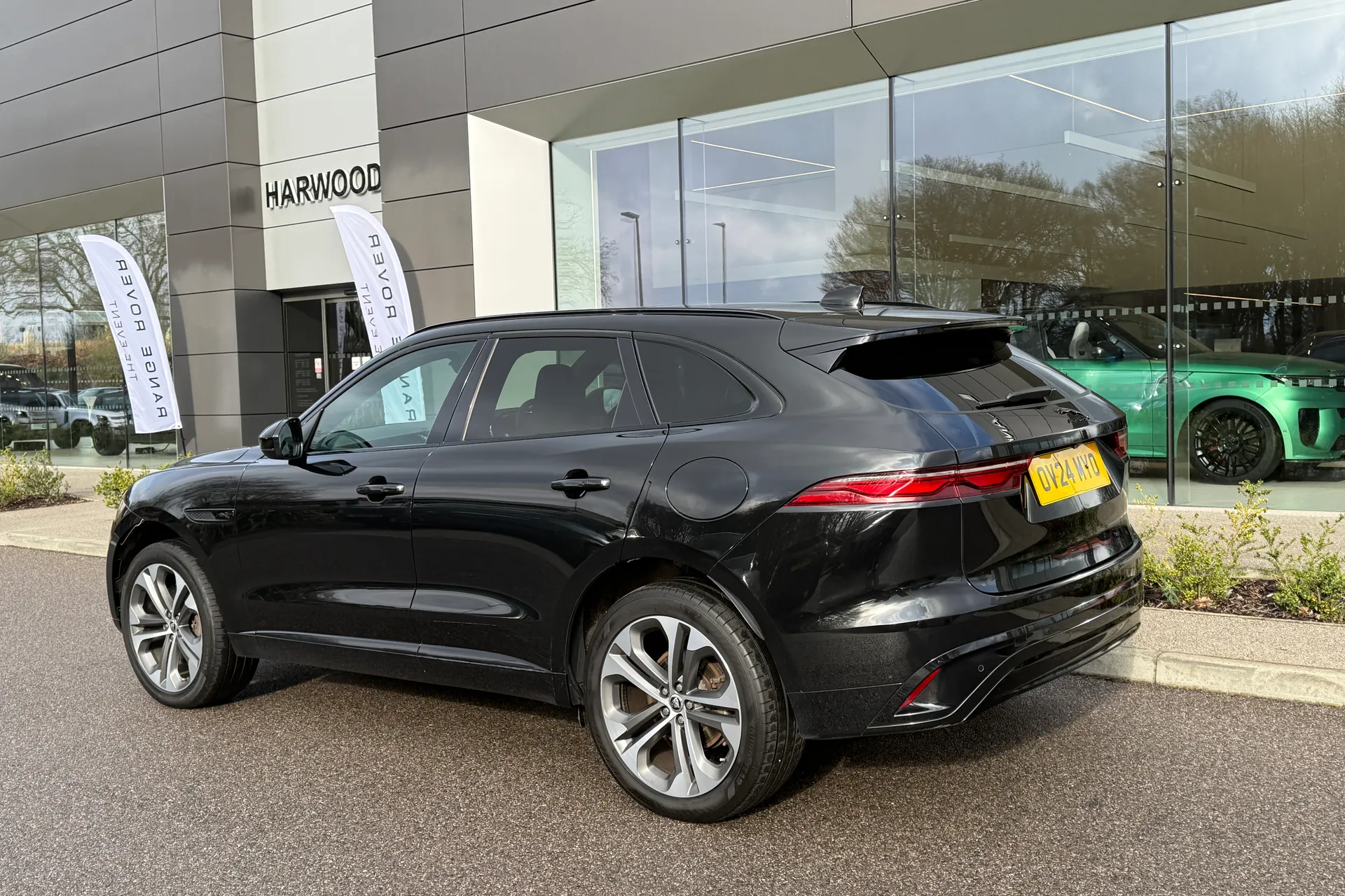 Jaguar F-PACE thumbnail image number 14