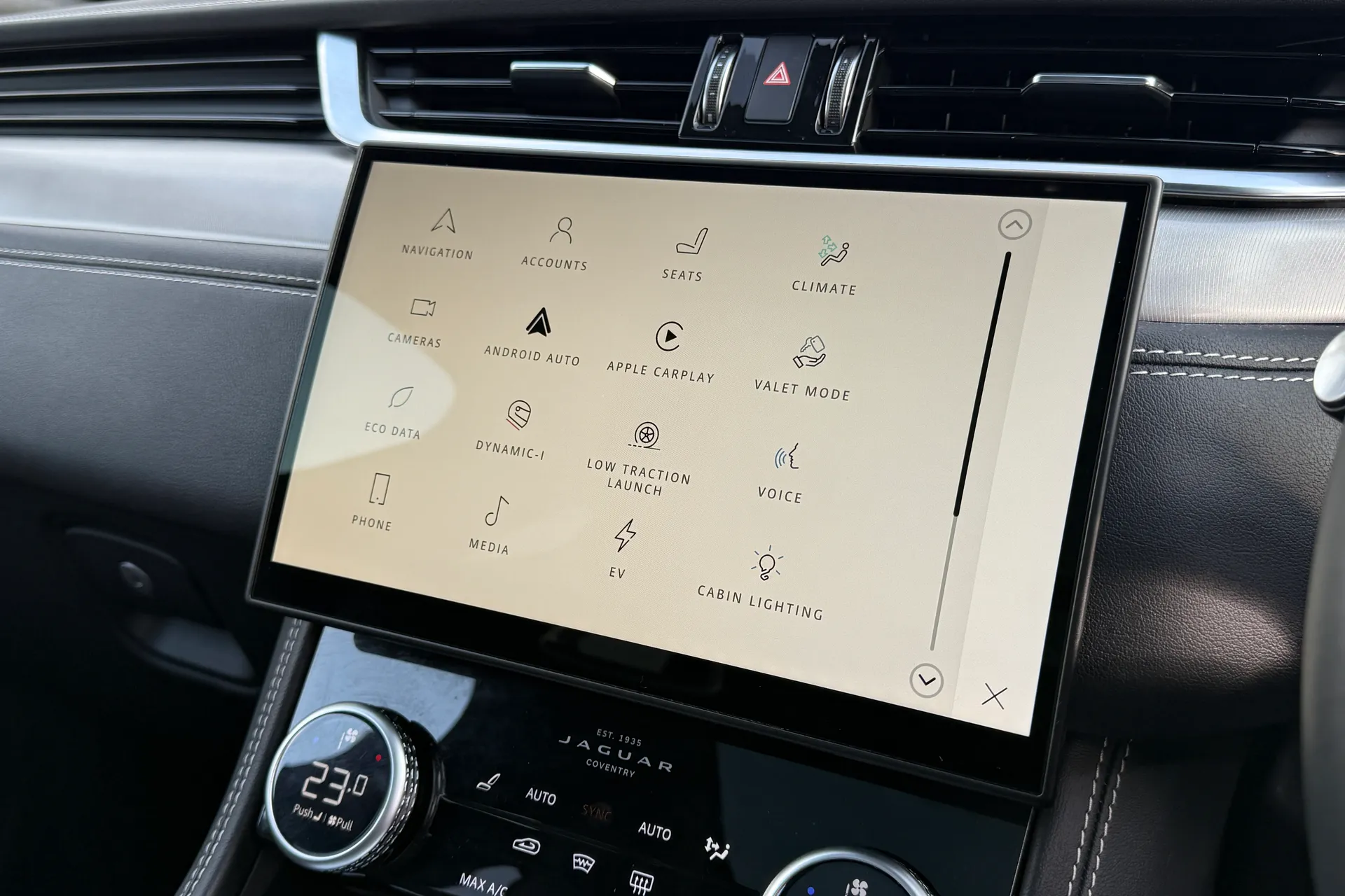 Jaguar F-PACE thumbnail image number 36