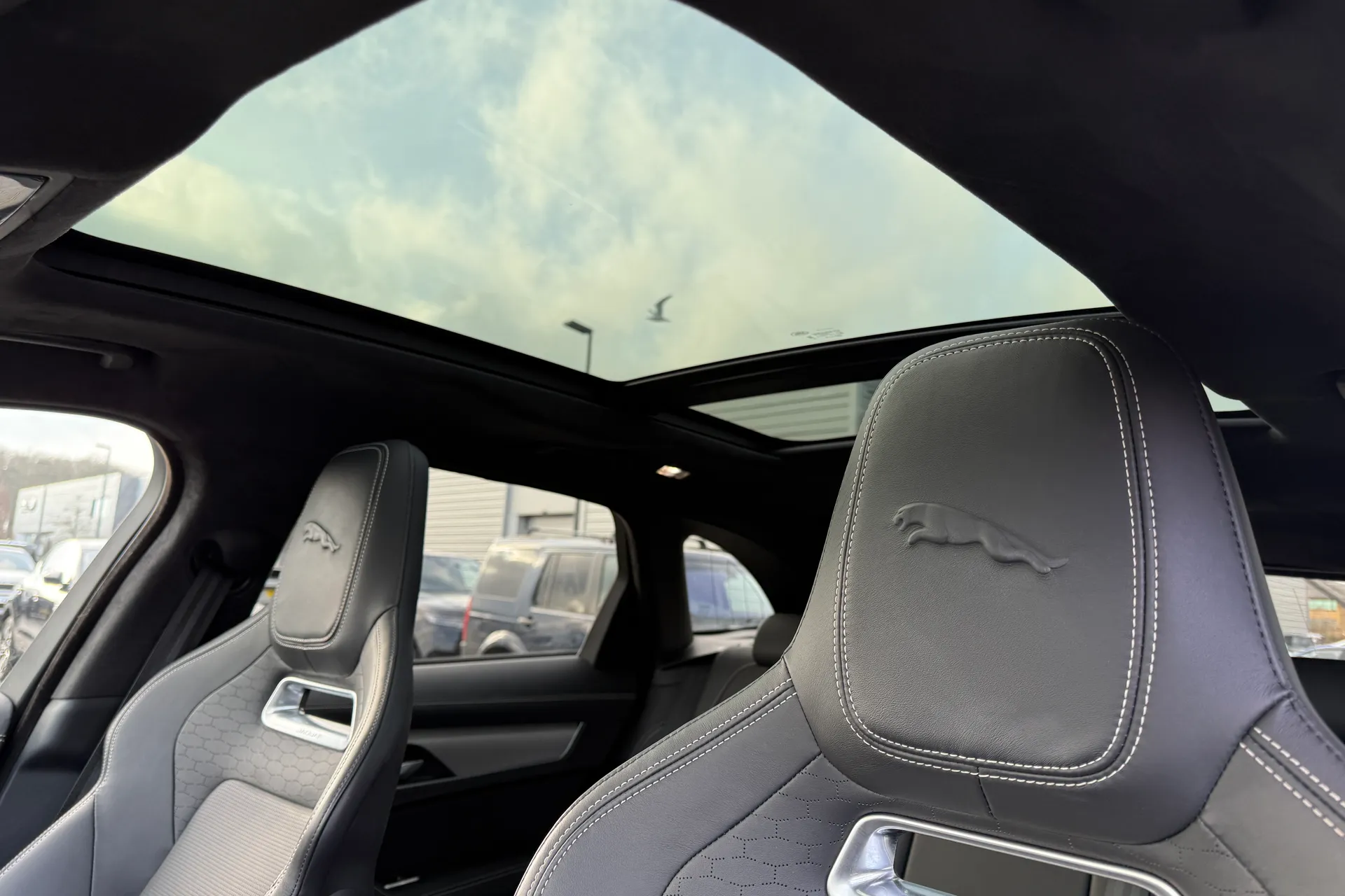 Jaguar F-PACE thumbnail image number 4