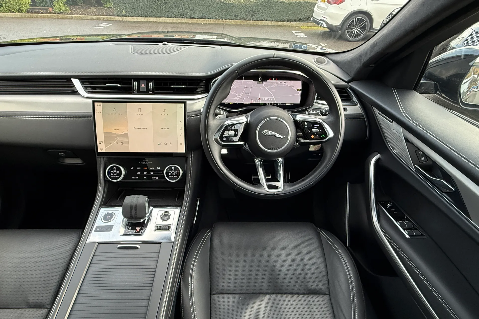 Jaguar F-PACE thumbnail image number 20