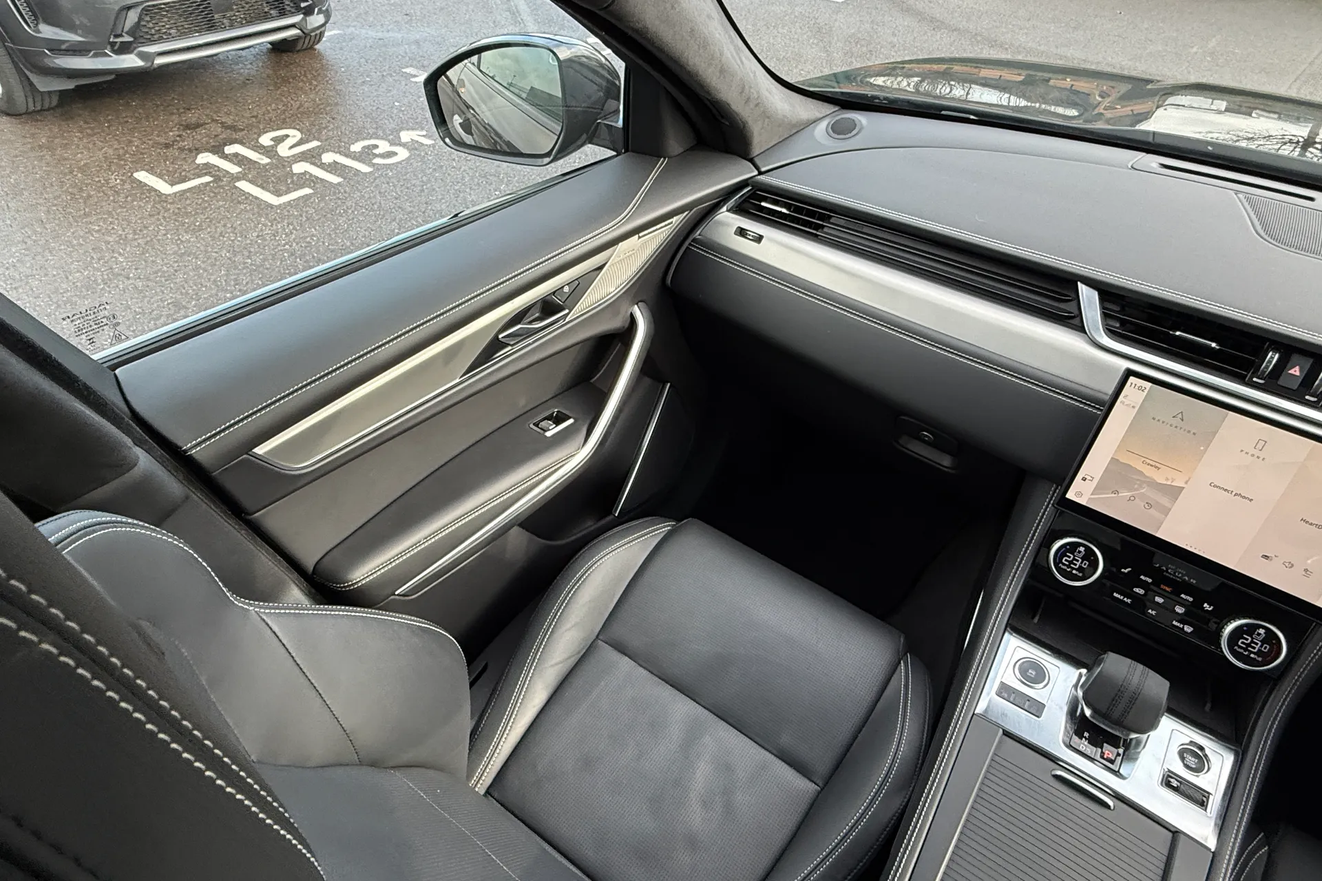 Jaguar F-PACE thumbnail image number 17