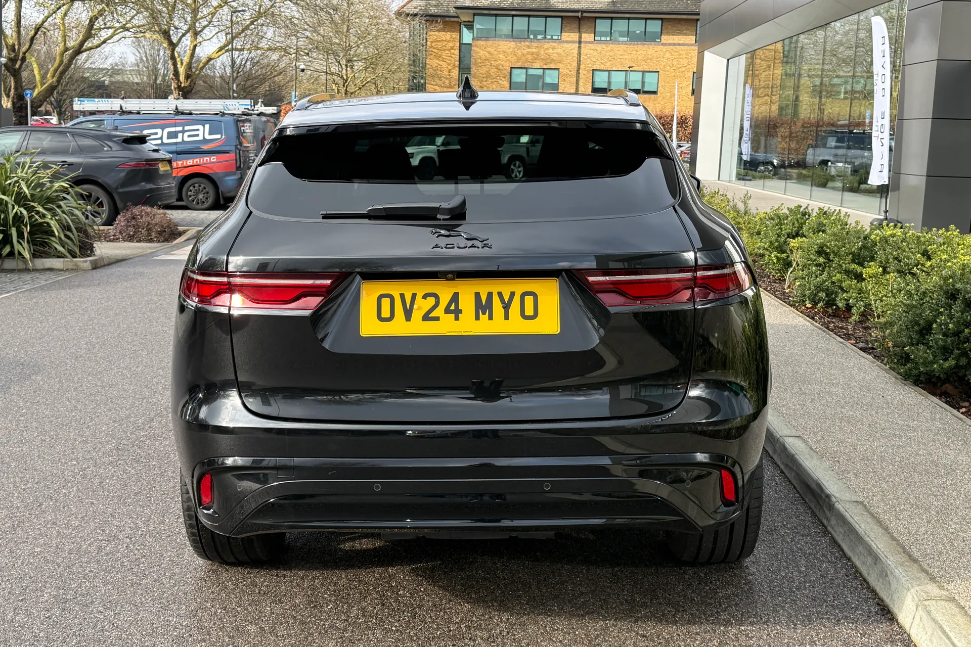 Jaguar F-PACE thumbnail image number 12