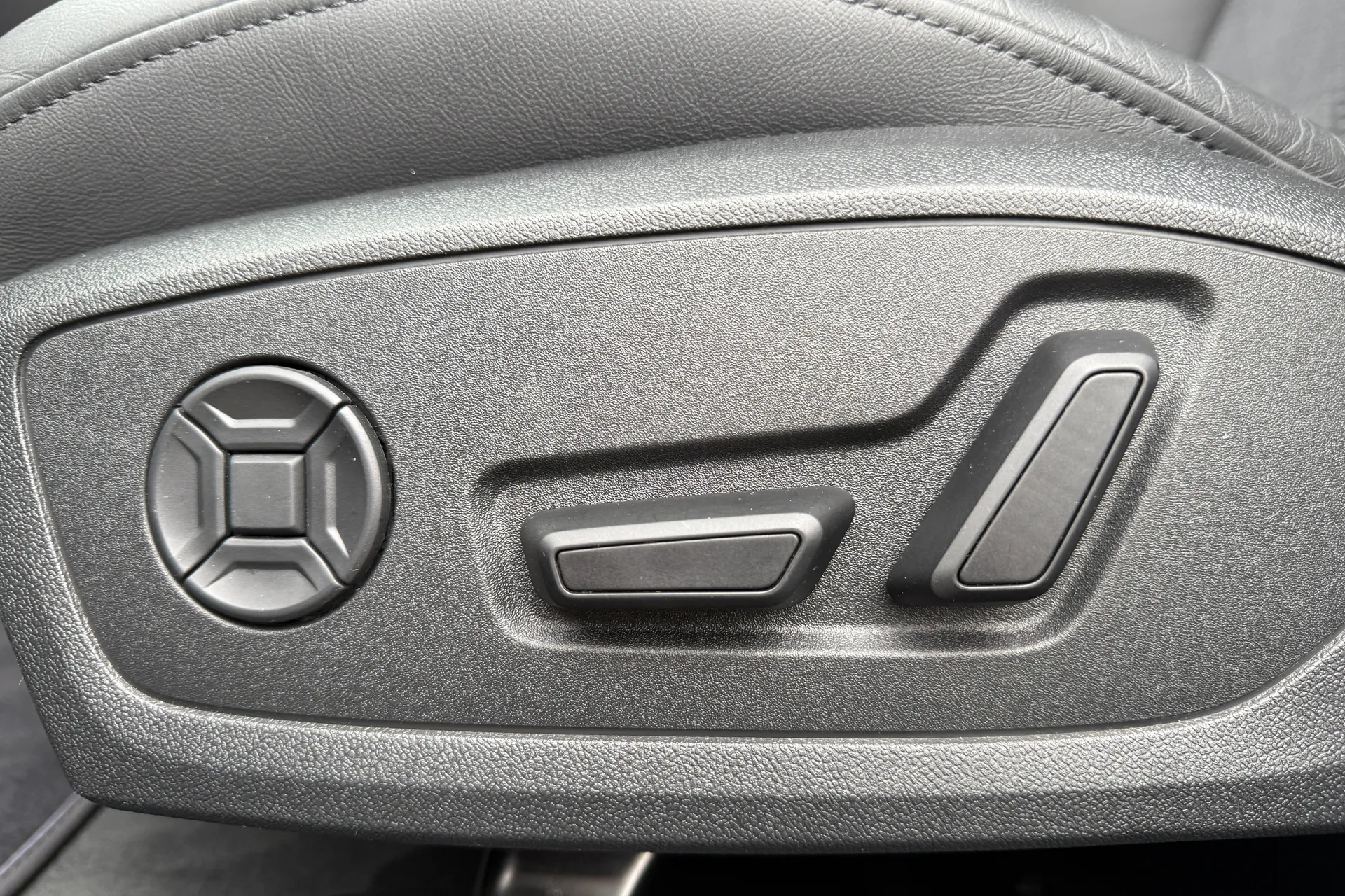 Audi A6 thumbnail image number 19