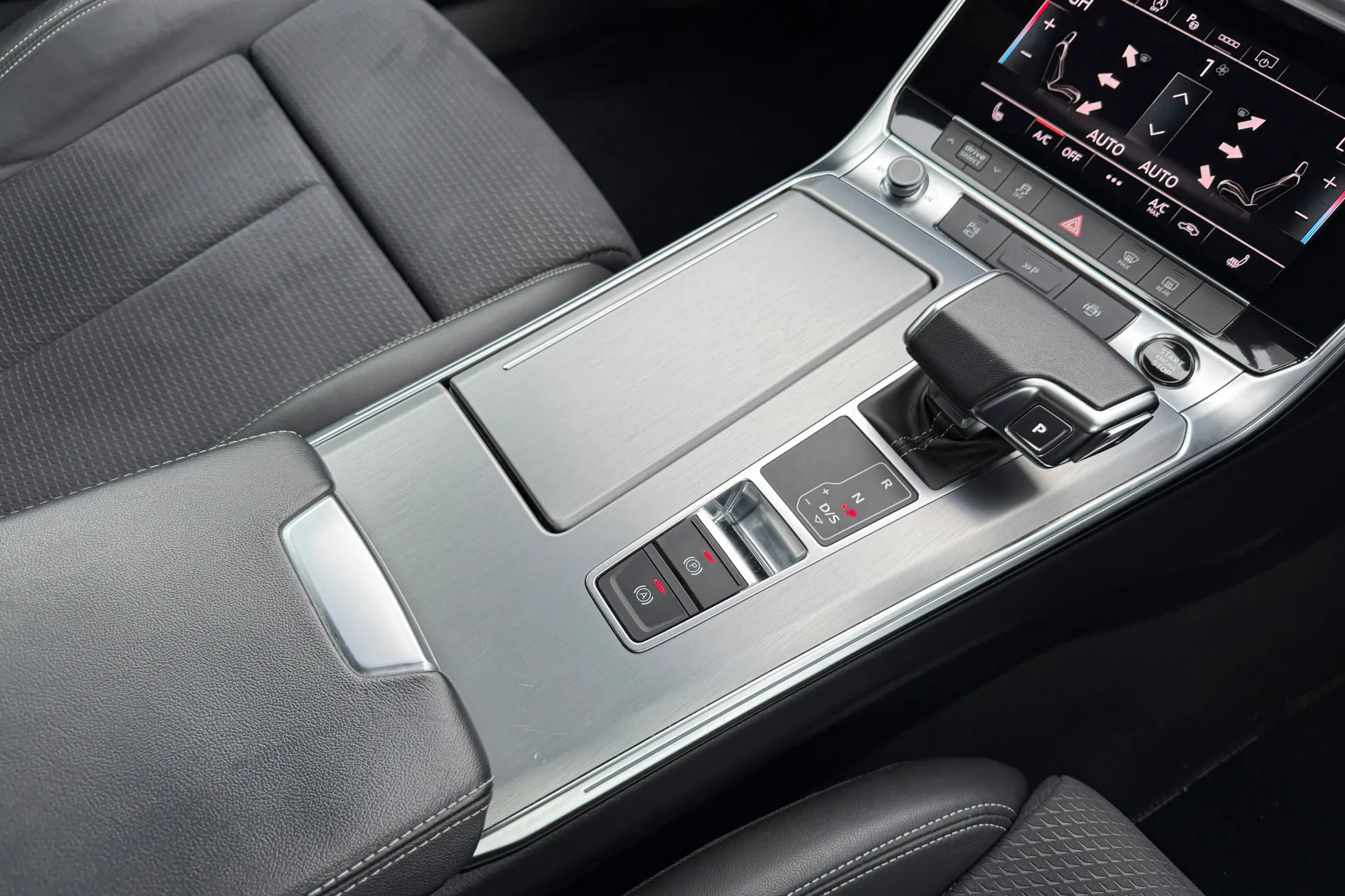 Audi A6 thumbnail image number 44