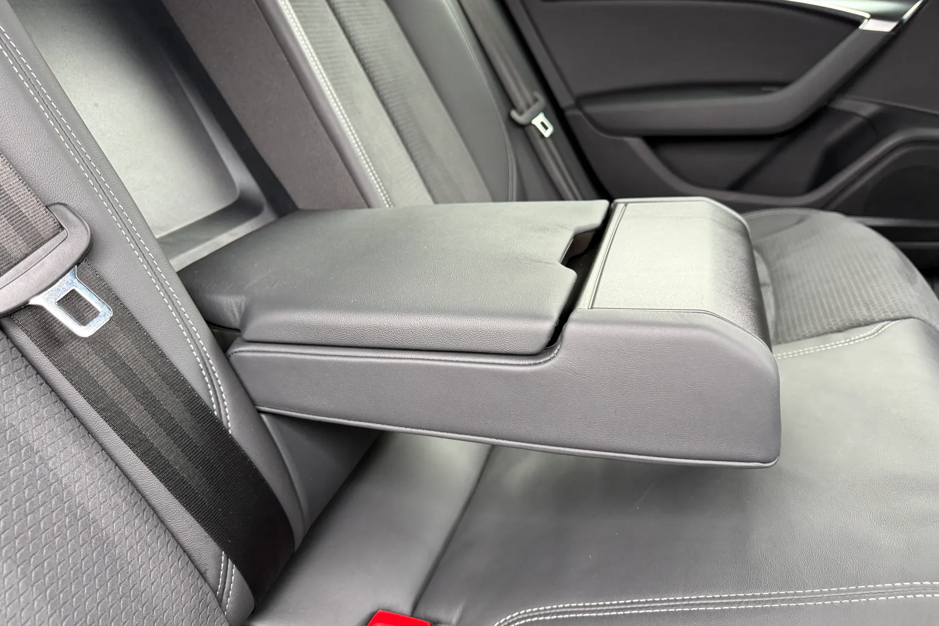 Audi A6 thumbnail image number 50