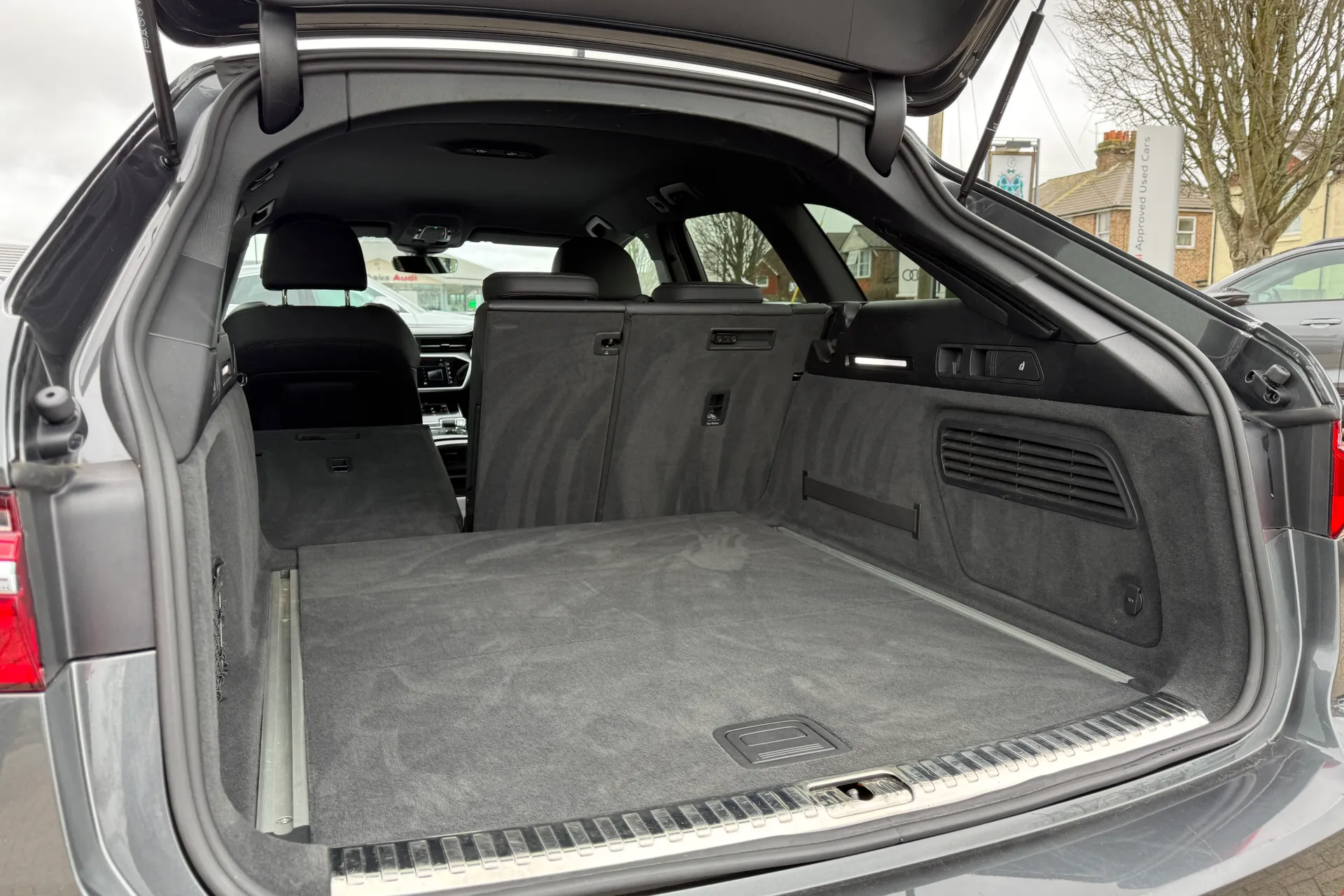 Audi A6 thumbnail image number 40