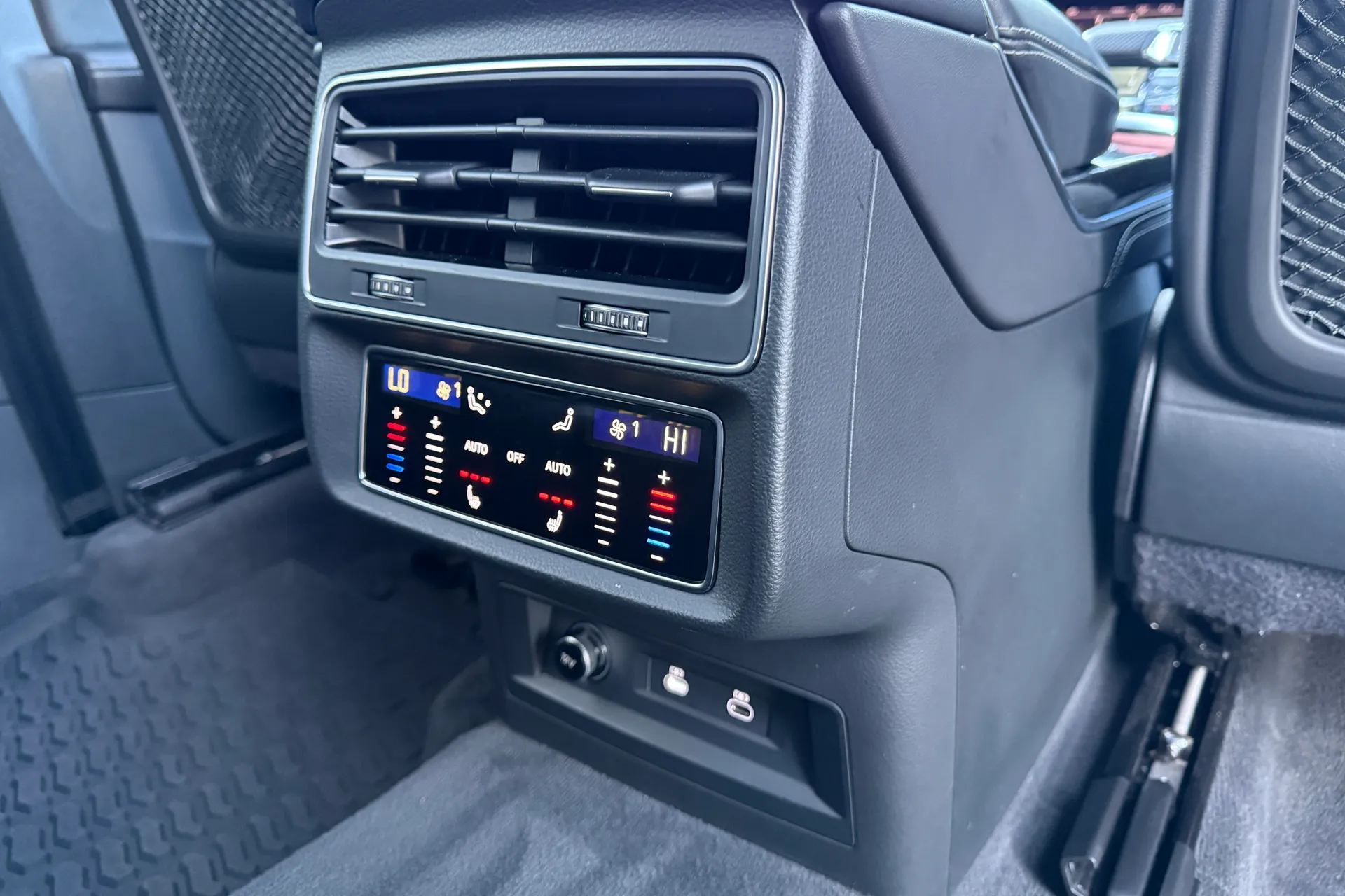 Audi Q7 thumbnail image number 59