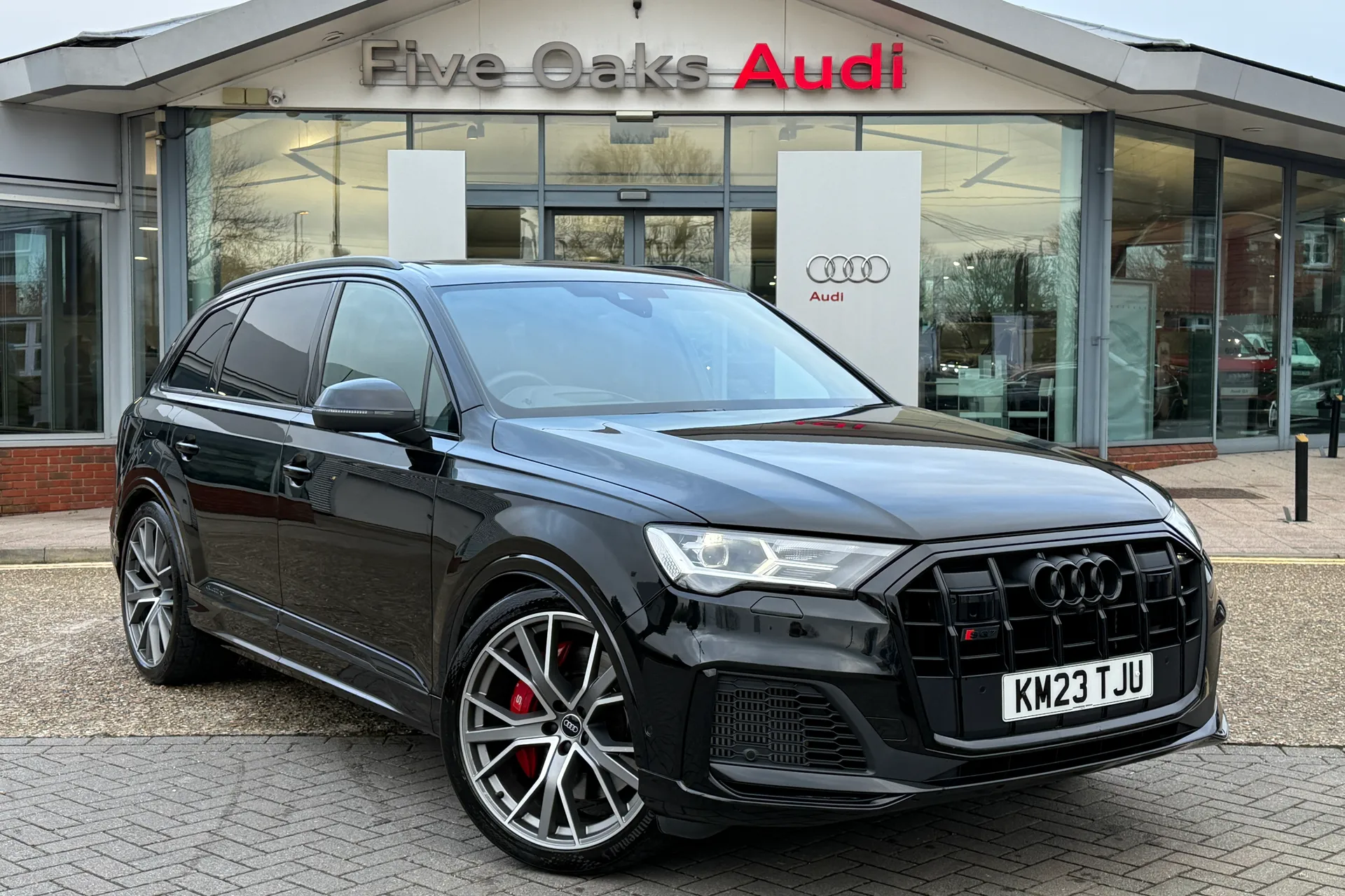 Audi Q7 focused image