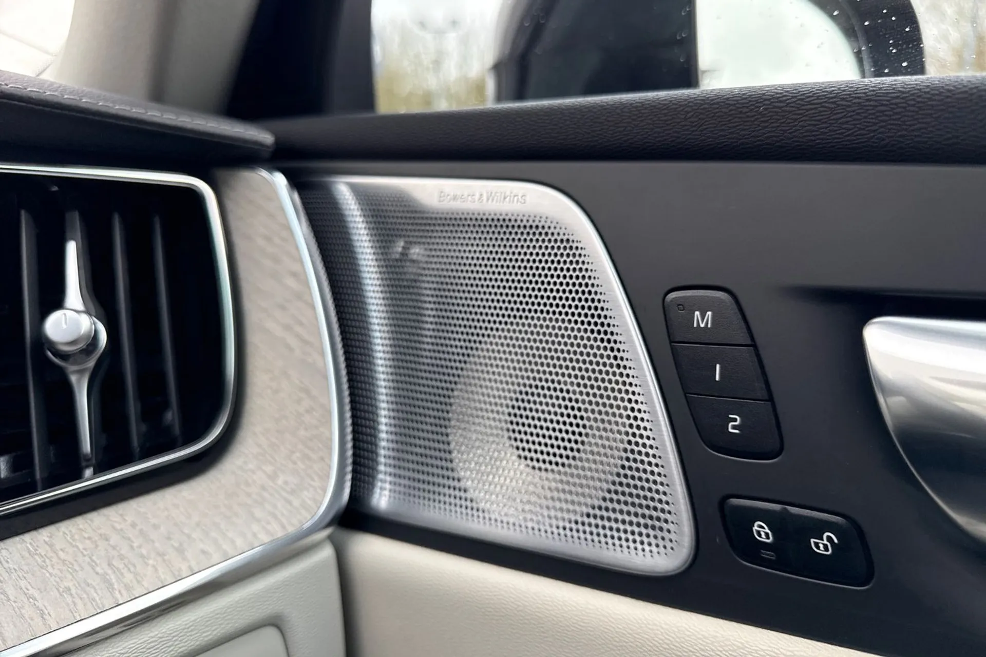 Volvo XC60 thumbnail image number 45