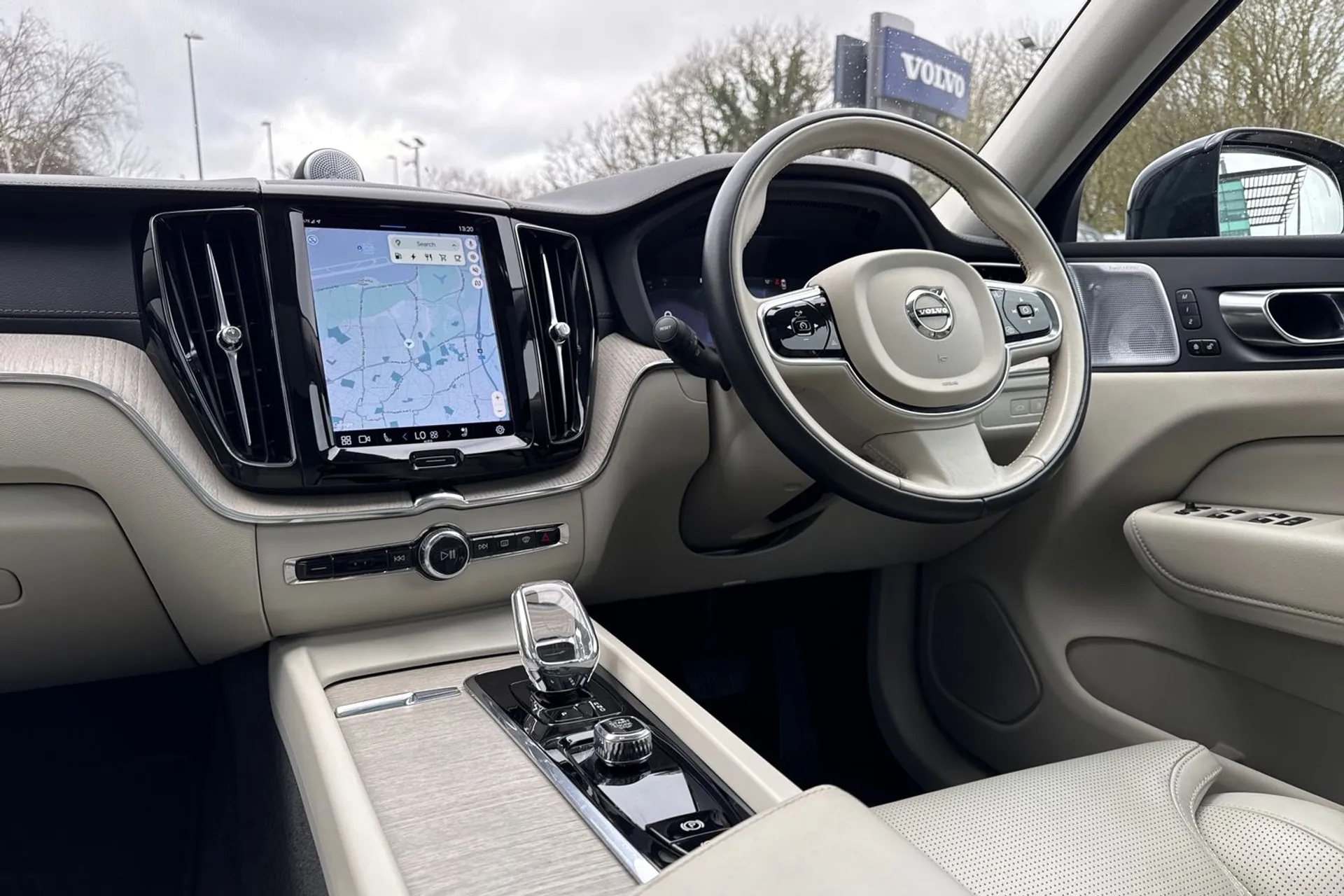 Volvo XC60 thumbnail image number 35