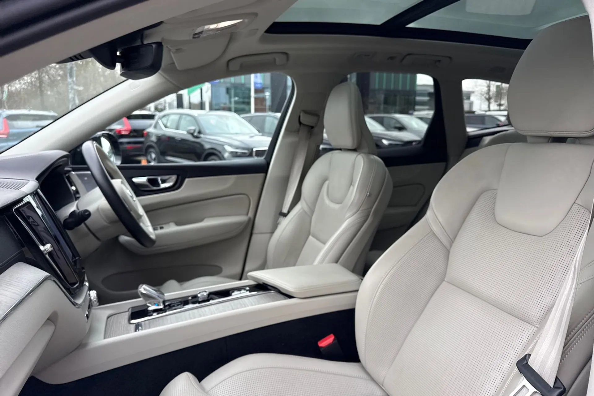 Volvo XC60 thumbnail image number 28