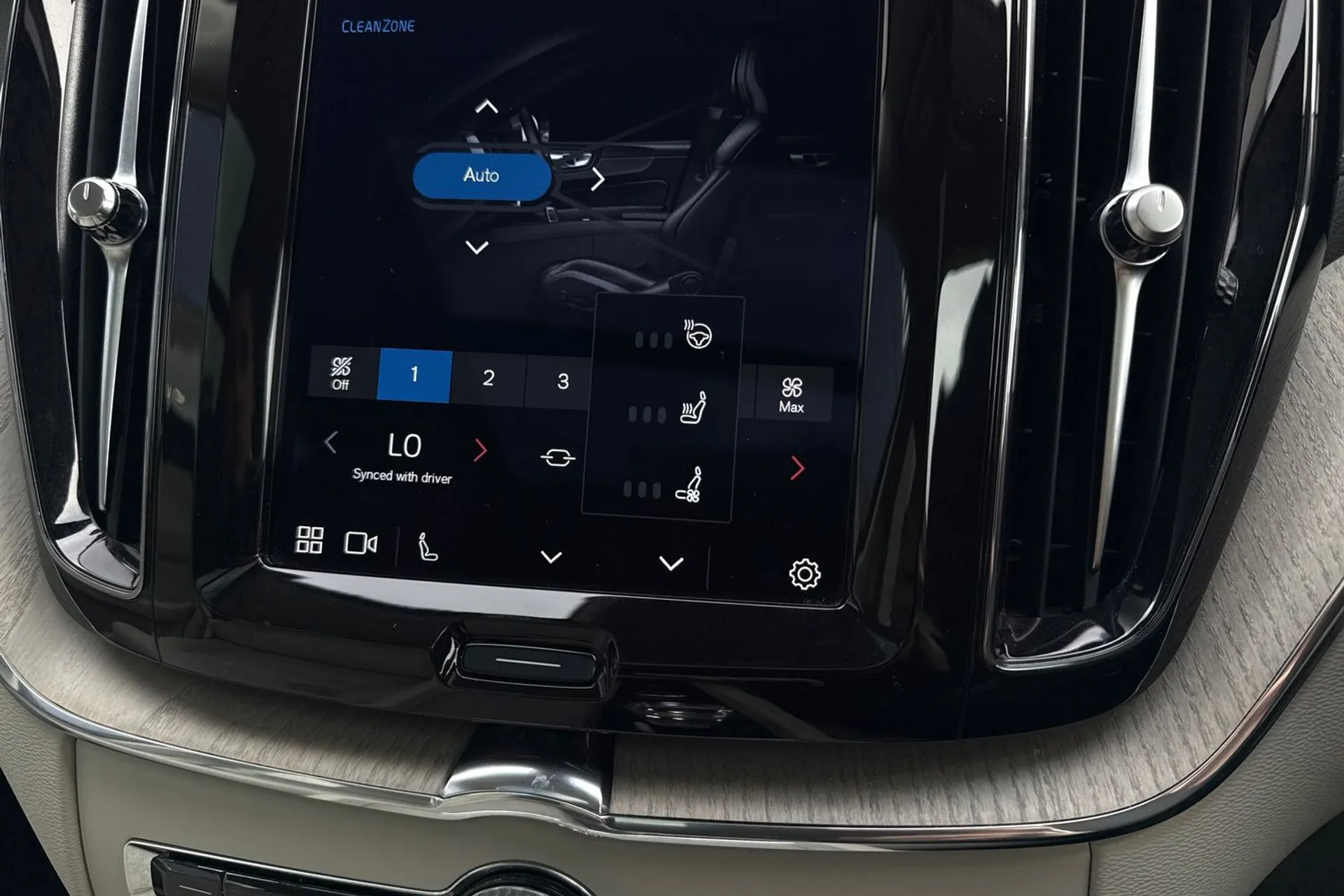 Volvo XC60 thumbnail image number 40