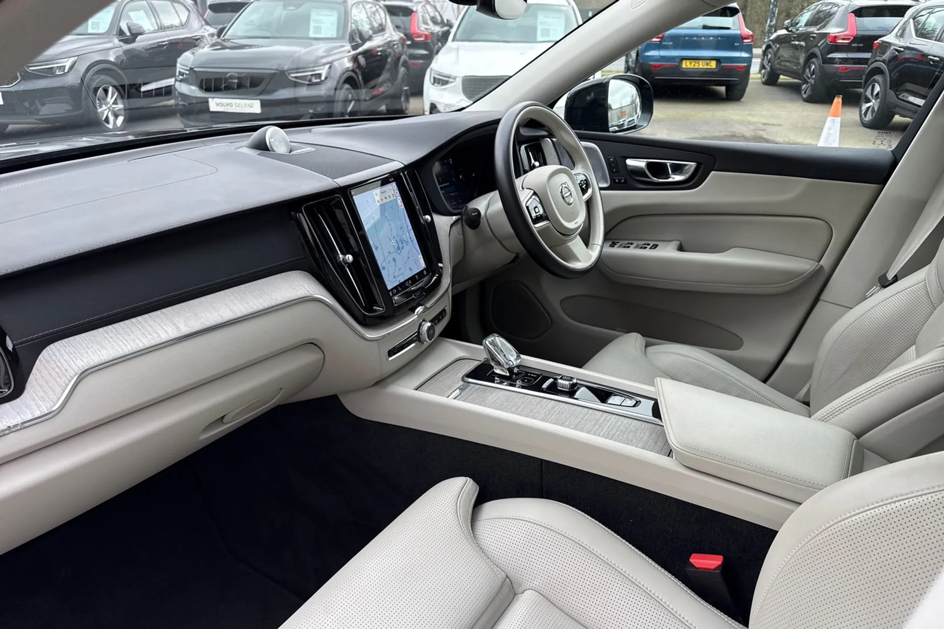 Volvo XC60 thumbnail image number 27