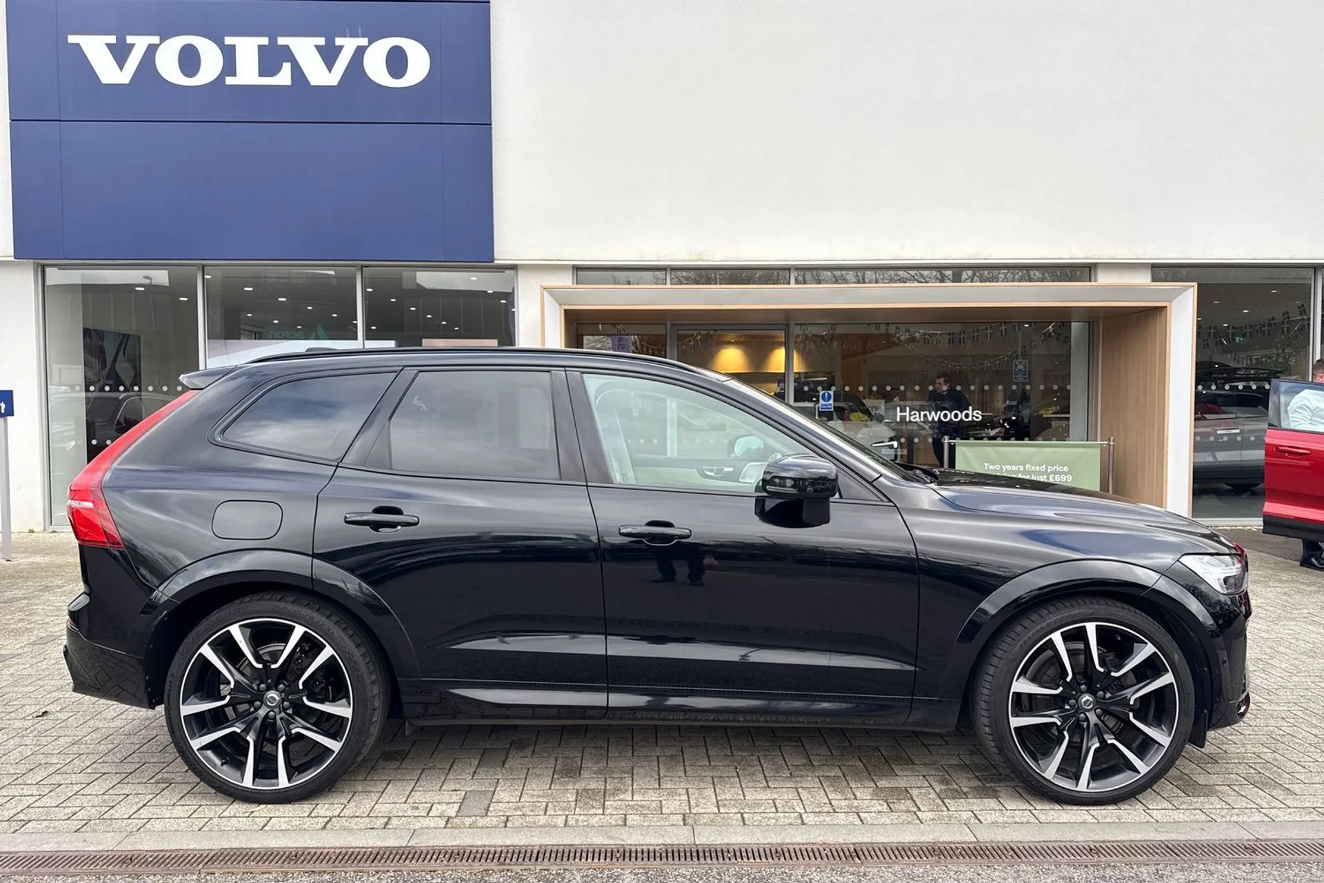 Volvo XC60 thumbnail image number 2
