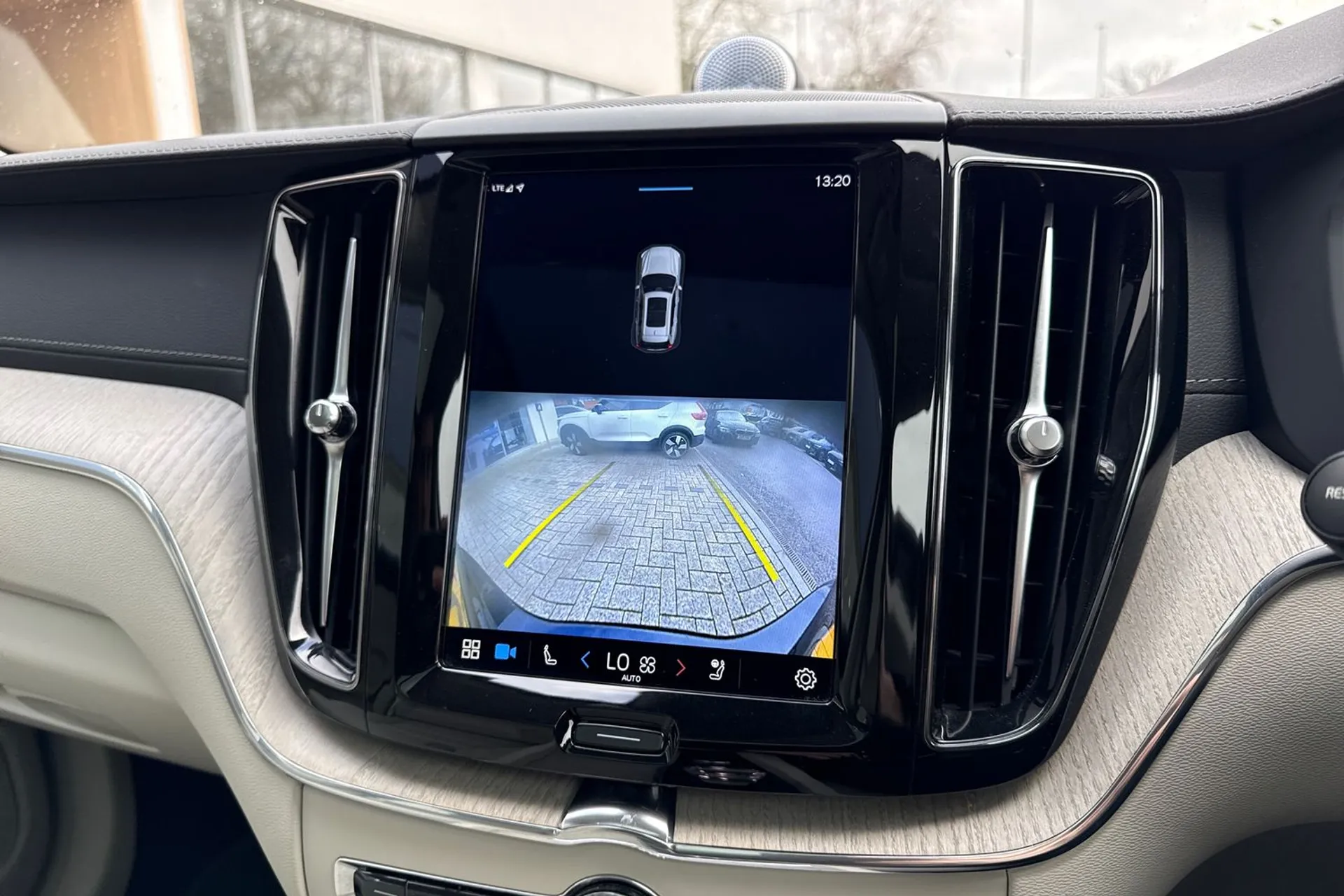 Volvo XC60 thumbnail image number 38