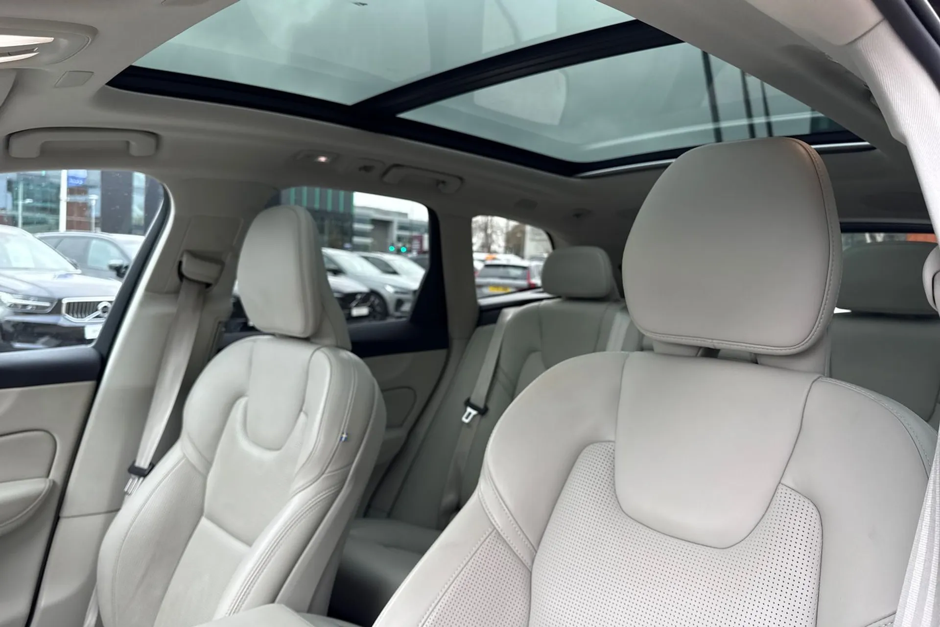 Volvo XC60 thumbnail image number 29