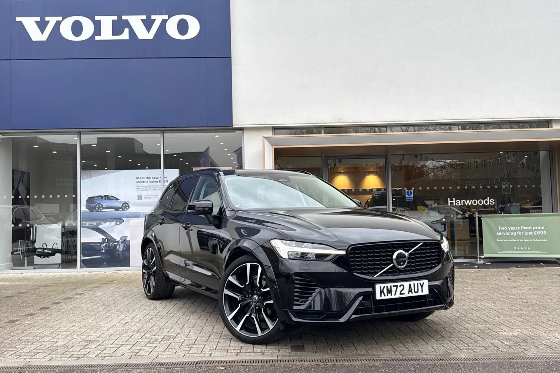 Volvo XC60 focused image