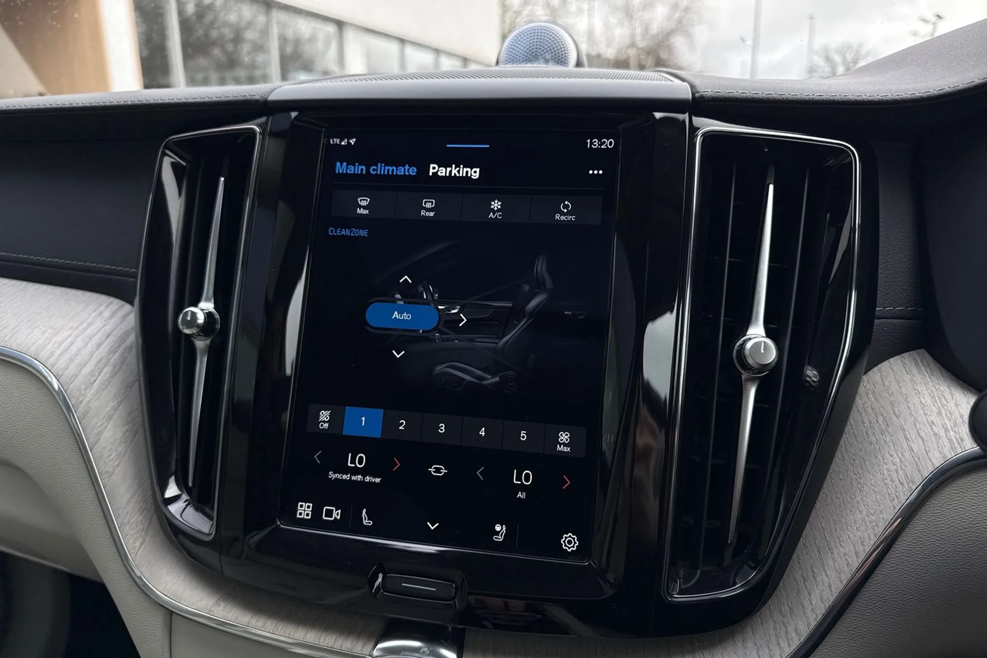 Volvo XC60 thumbnail image number 39