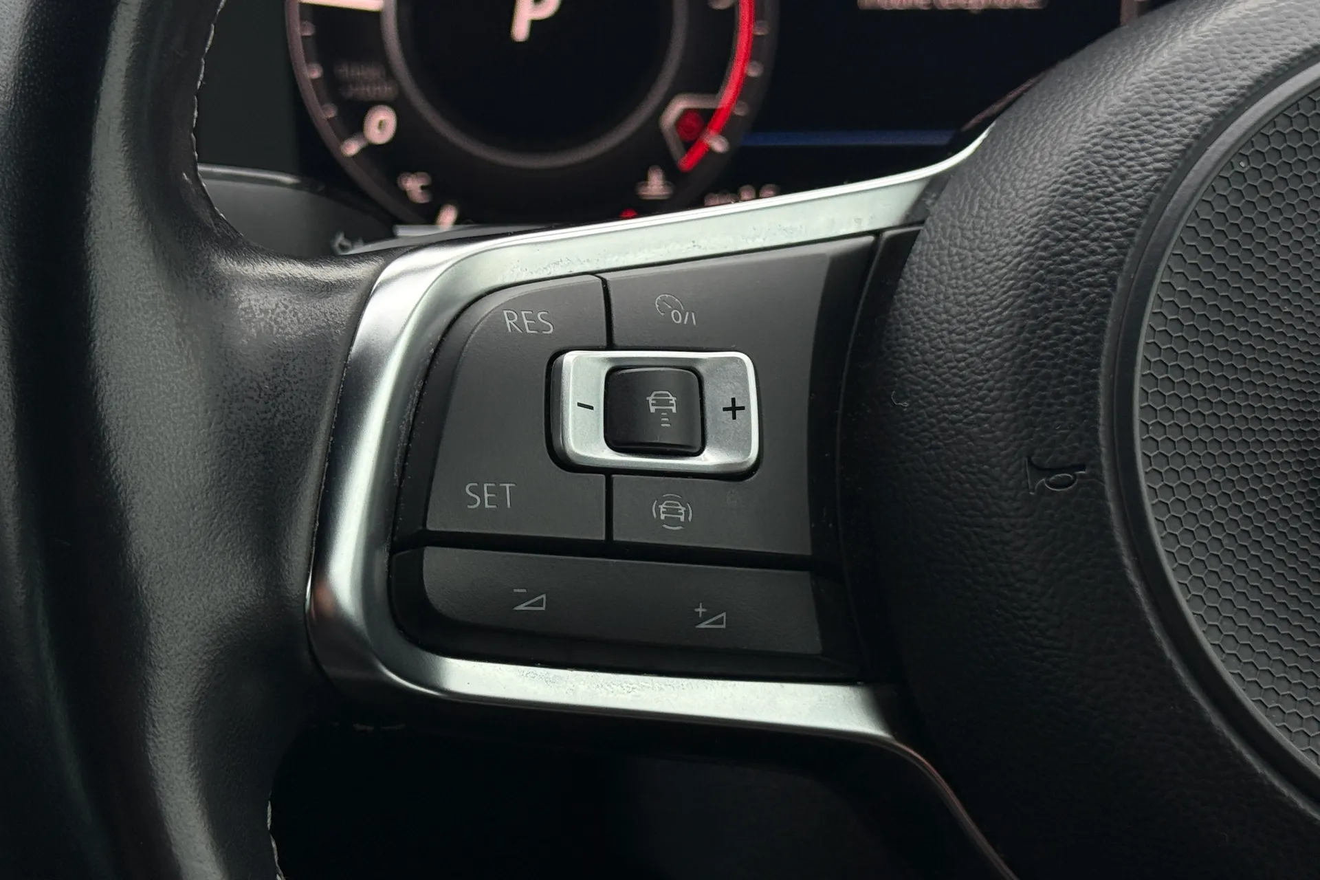 VOLKSWAGEN GOLF thumbnail image number 13