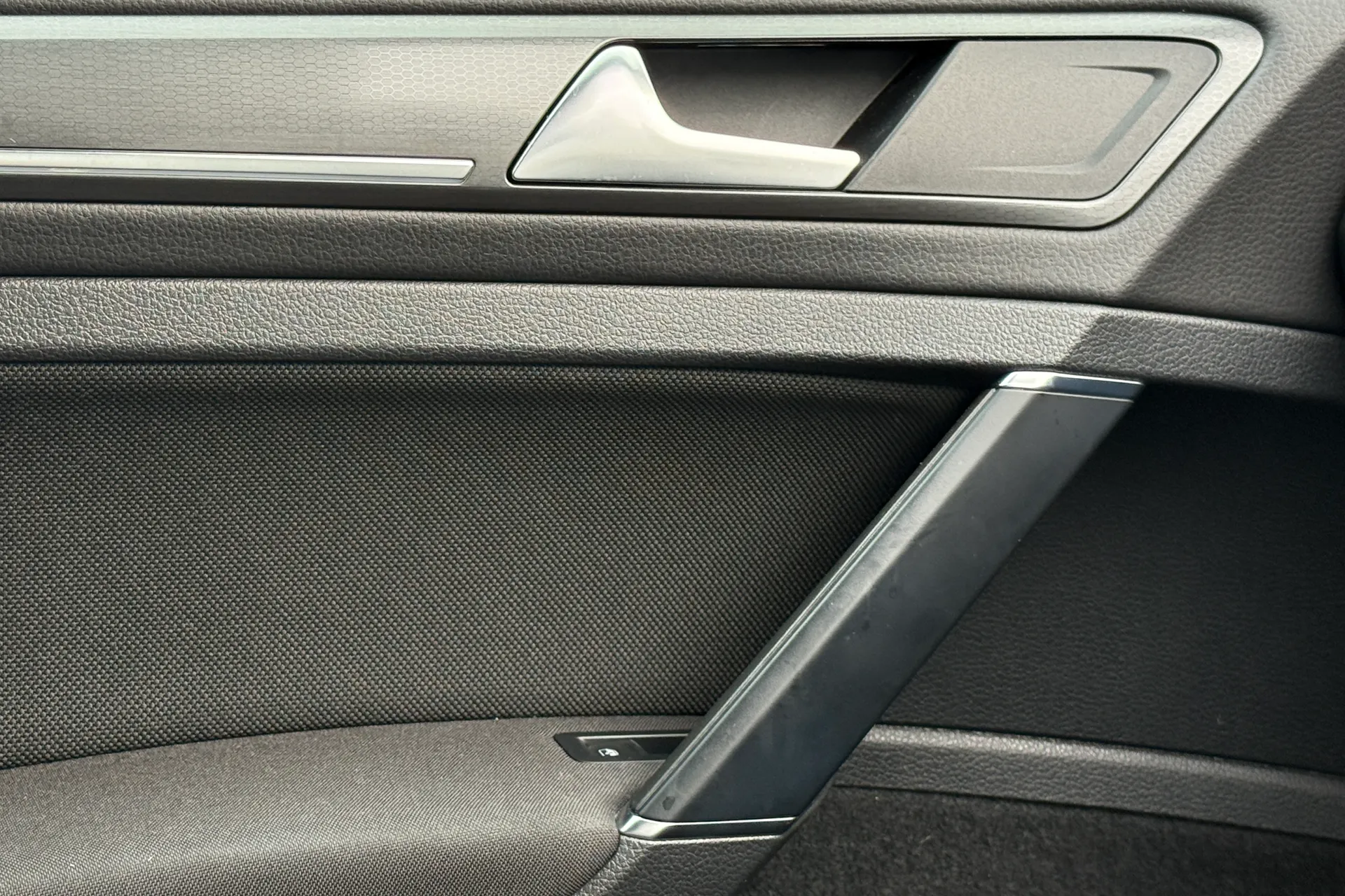 VOLKSWAGEN GOLF thumbnail image number 29