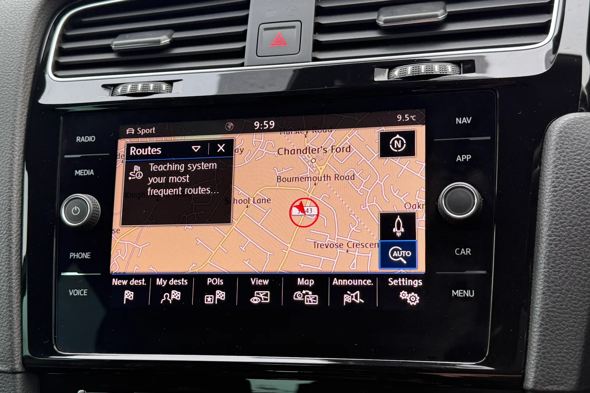 VOLKSWAGEN GOLF thumbnail image number 4