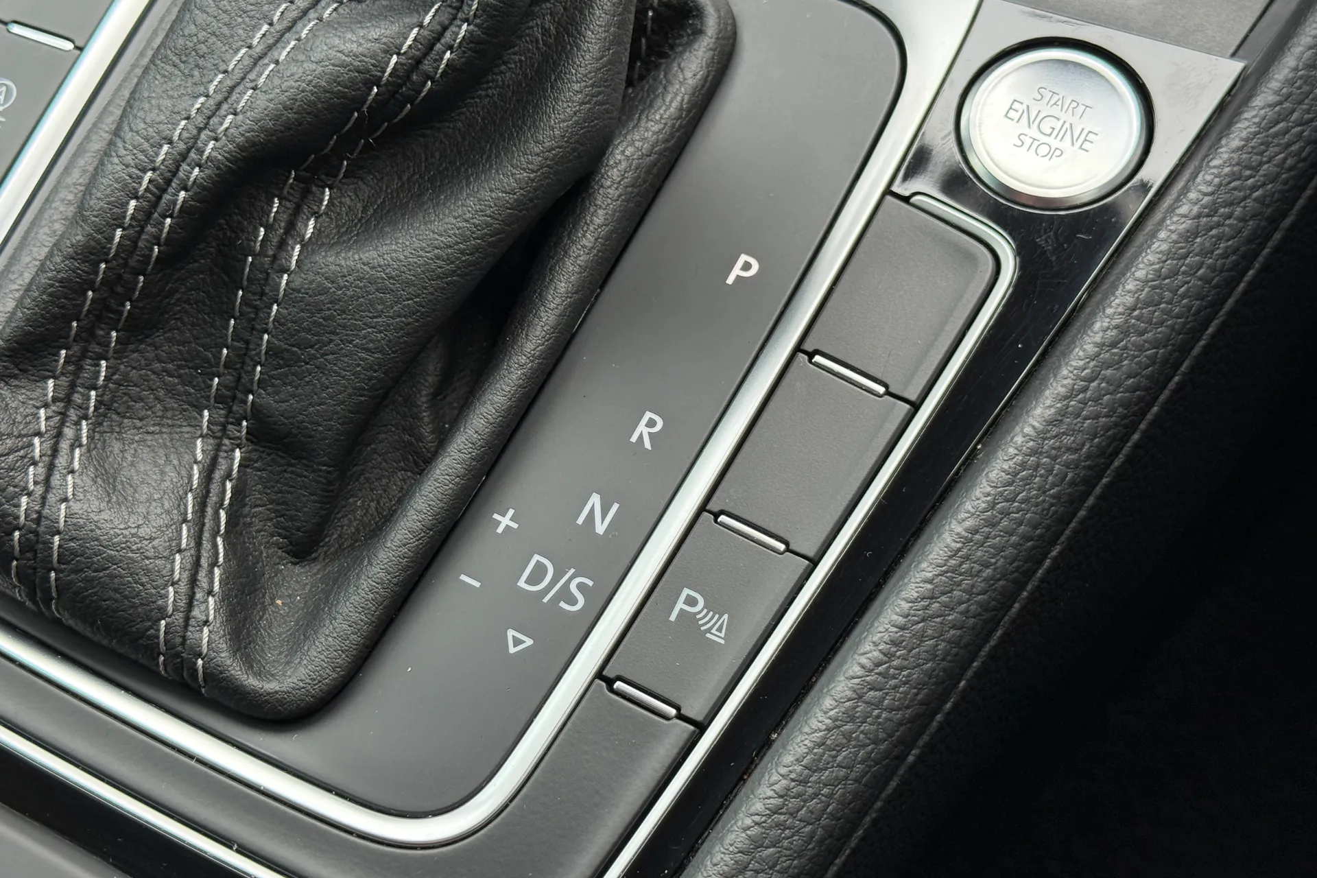 VOLKSWAGEN GOLF thumbnail image number 20