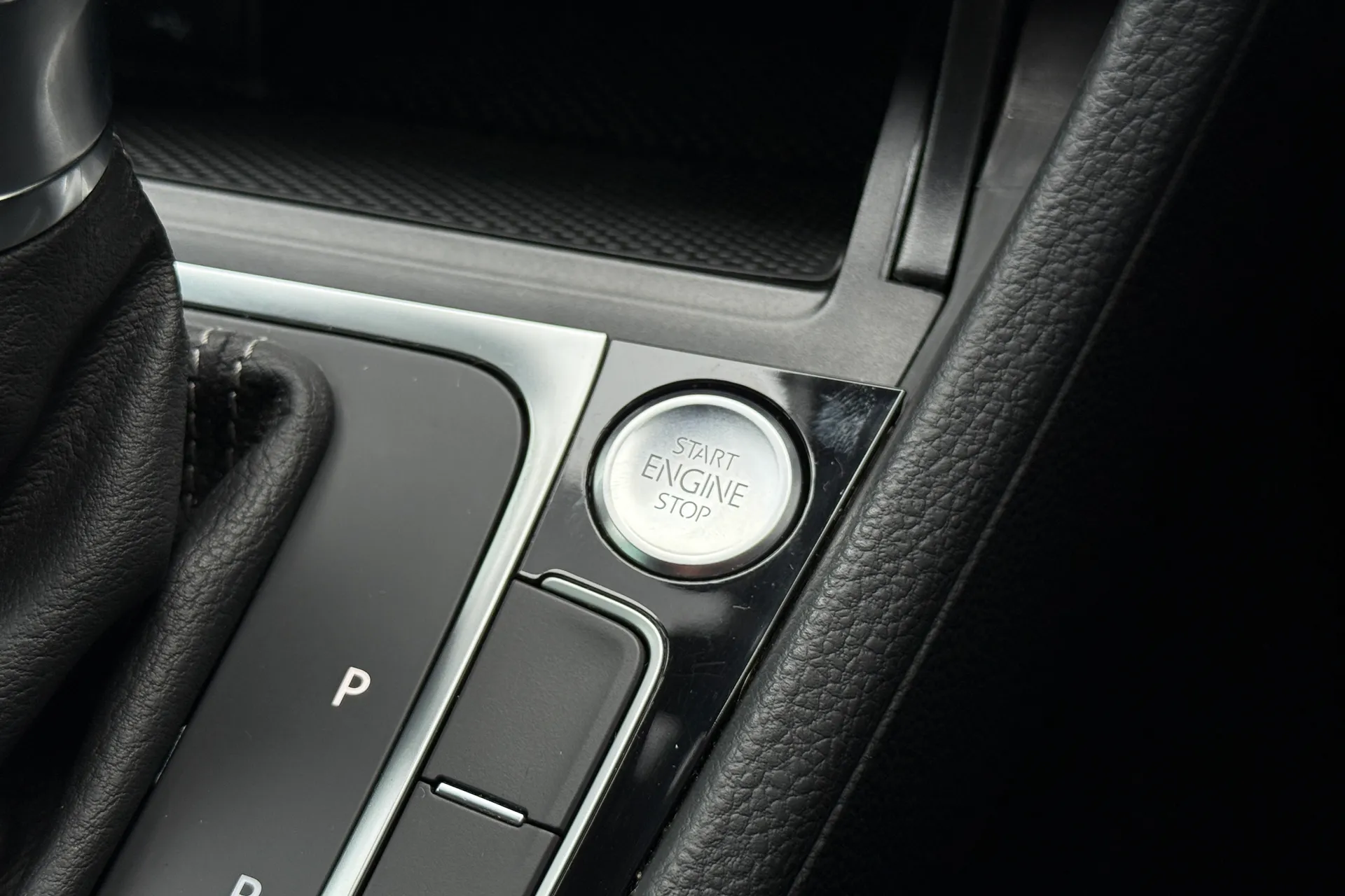 VOLKSWAGEN GOLF thumbnail image number 21