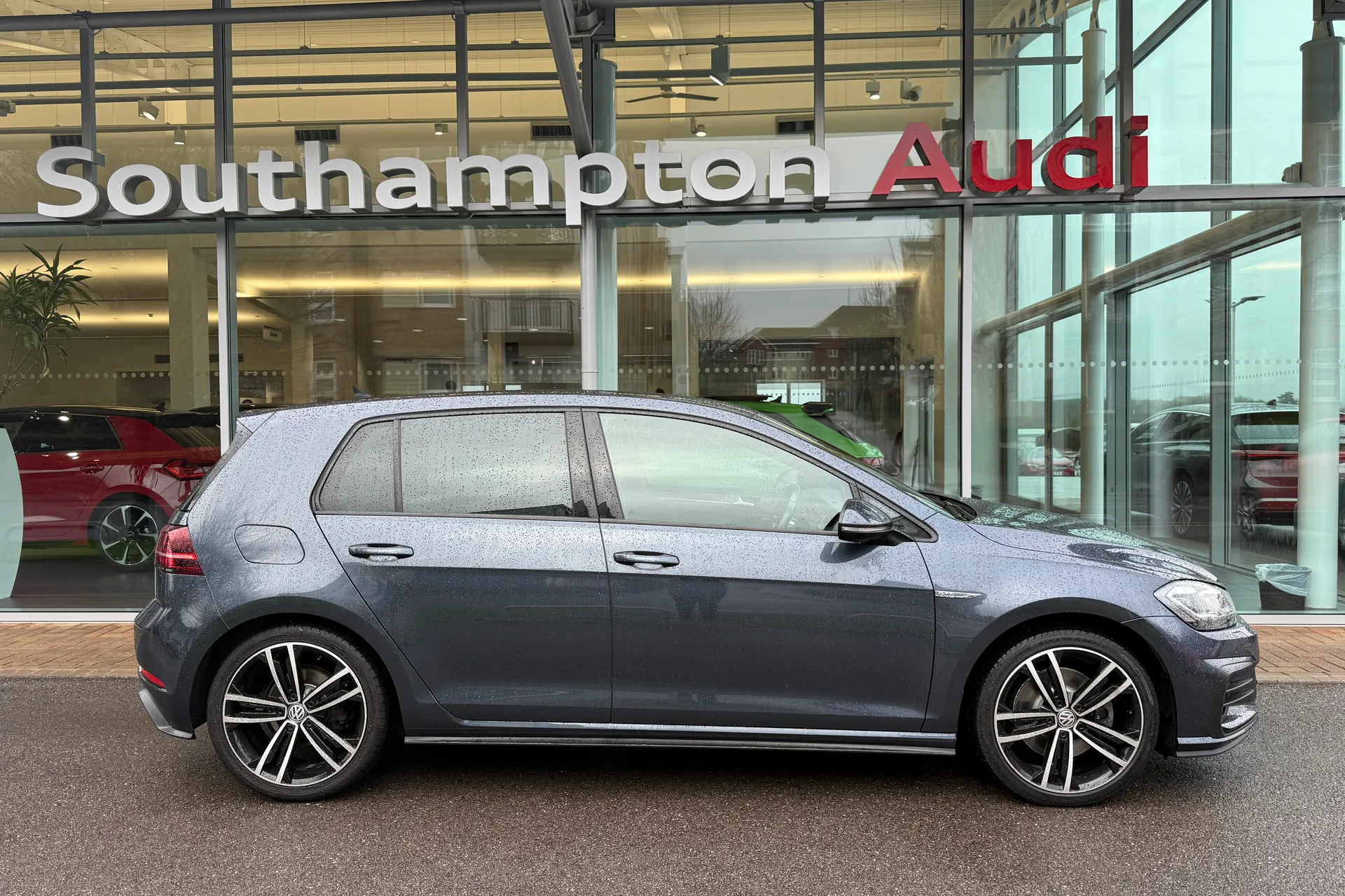 VOLKSWAGEN GOLF thumbnail image number 2