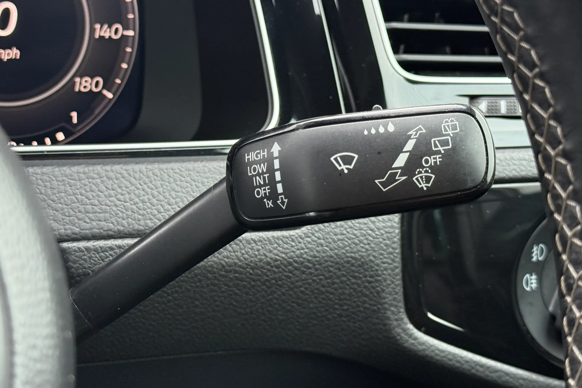 VOLKSWAGEN GOLF thumbnail image number 16