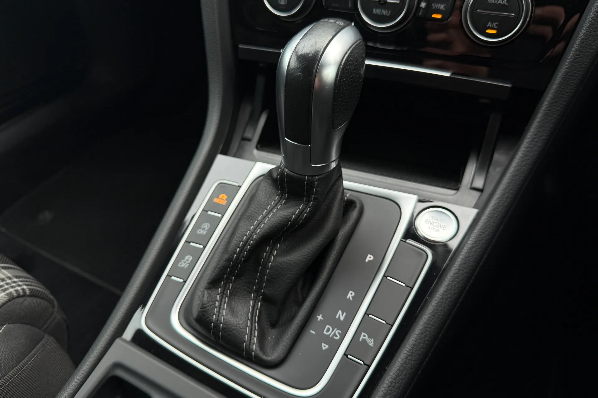 VOLKSWAGEN GOLF thumbnail image number 22