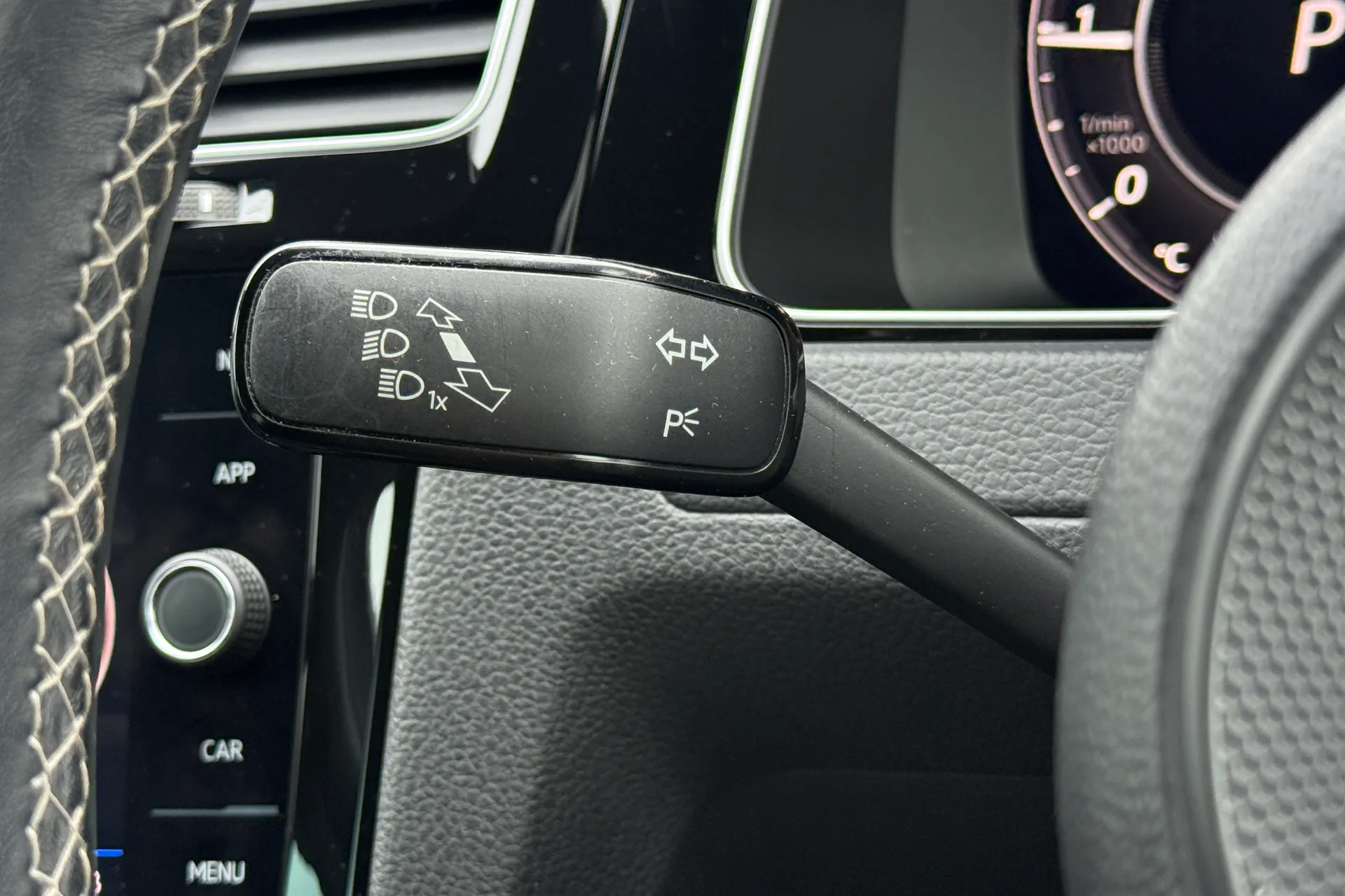 VOLKSWAGEN GOLF thumbnail image number 15