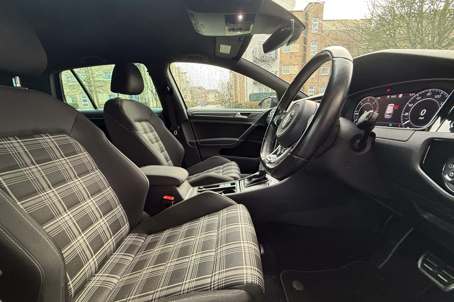 VOLKSWAGEN GOLF thumbnail image number 31