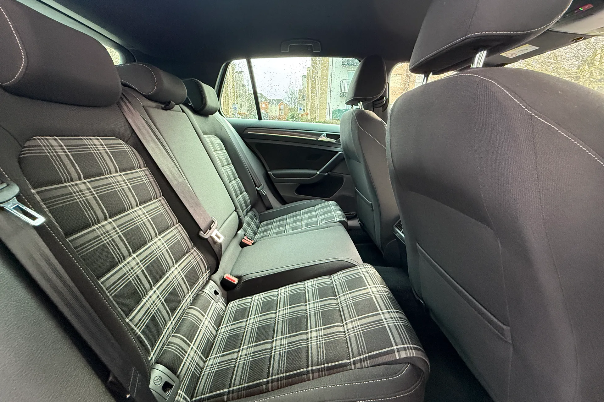 VOLKSWAGEN GOLF thumbnail image number 36