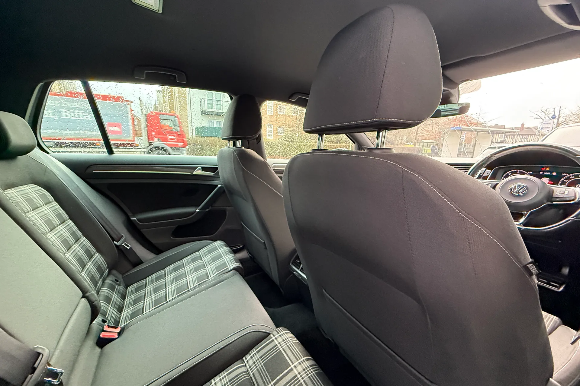 VOLKSWAGEN GOLF thumbnail image number 37